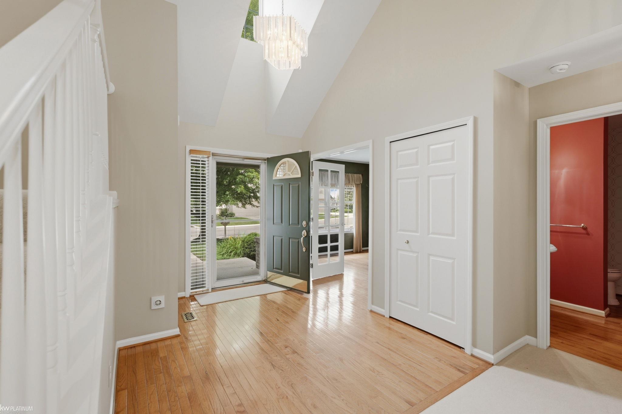 4th image of 183 Four Seasons Rd, Lake Orion, MI 48360 | MLS# 50215985