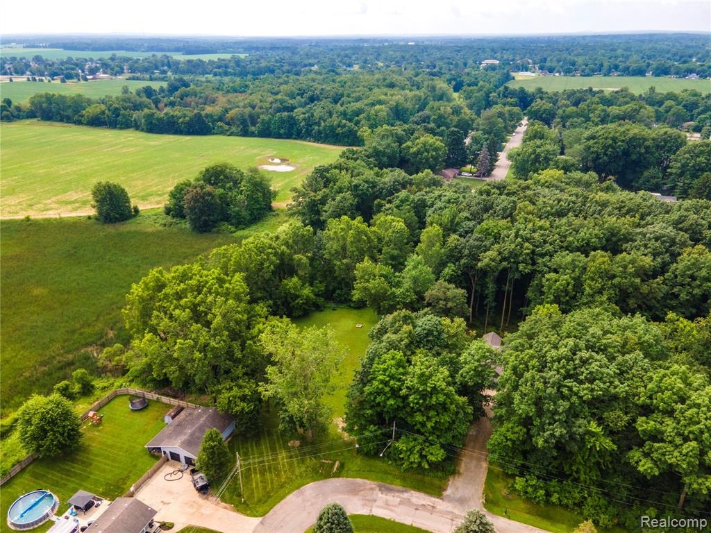 00 Schoolcraft Drive