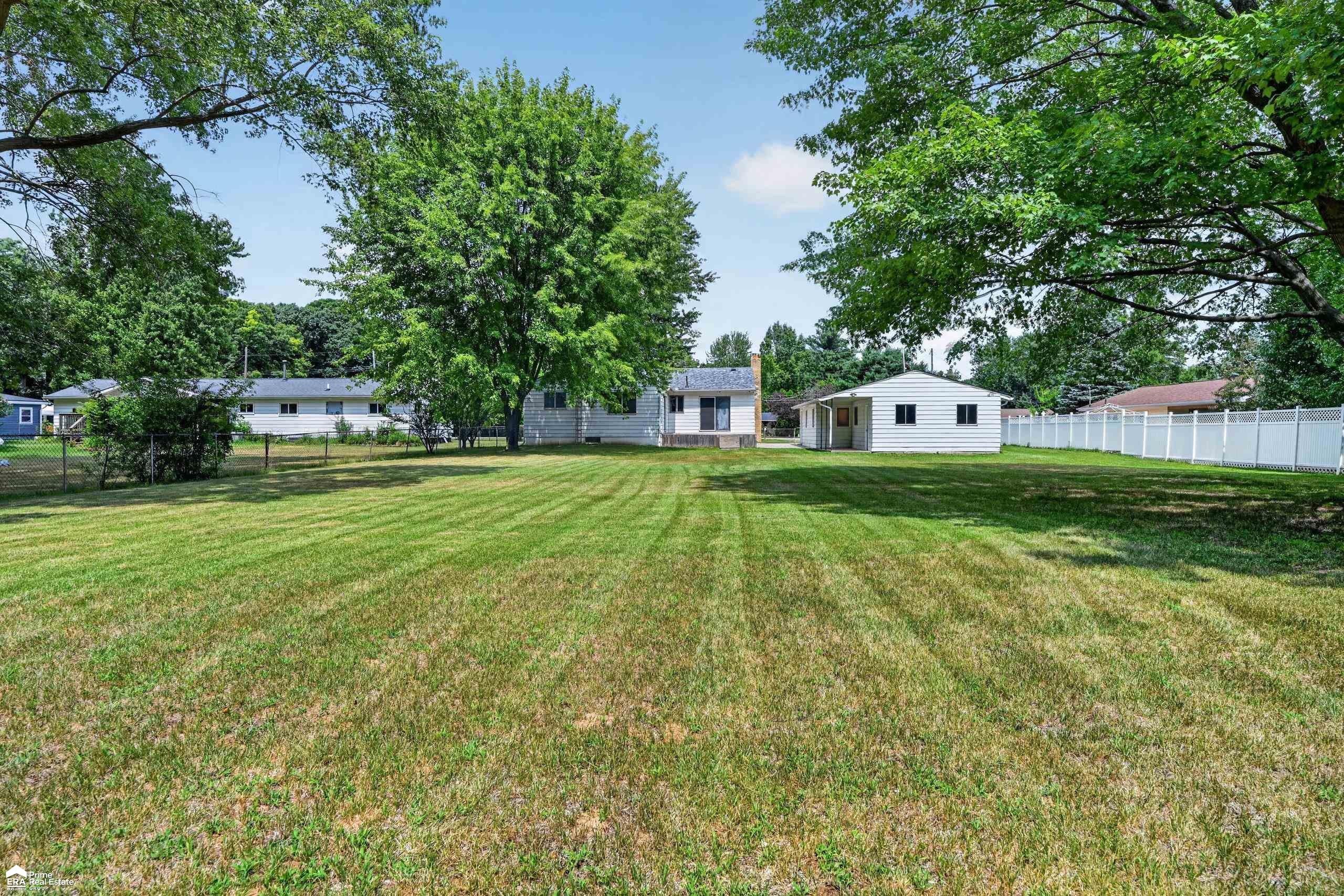 2nd image of 5286 Roberts Dr, Flint, MI 48506 | MLS# 5050216005