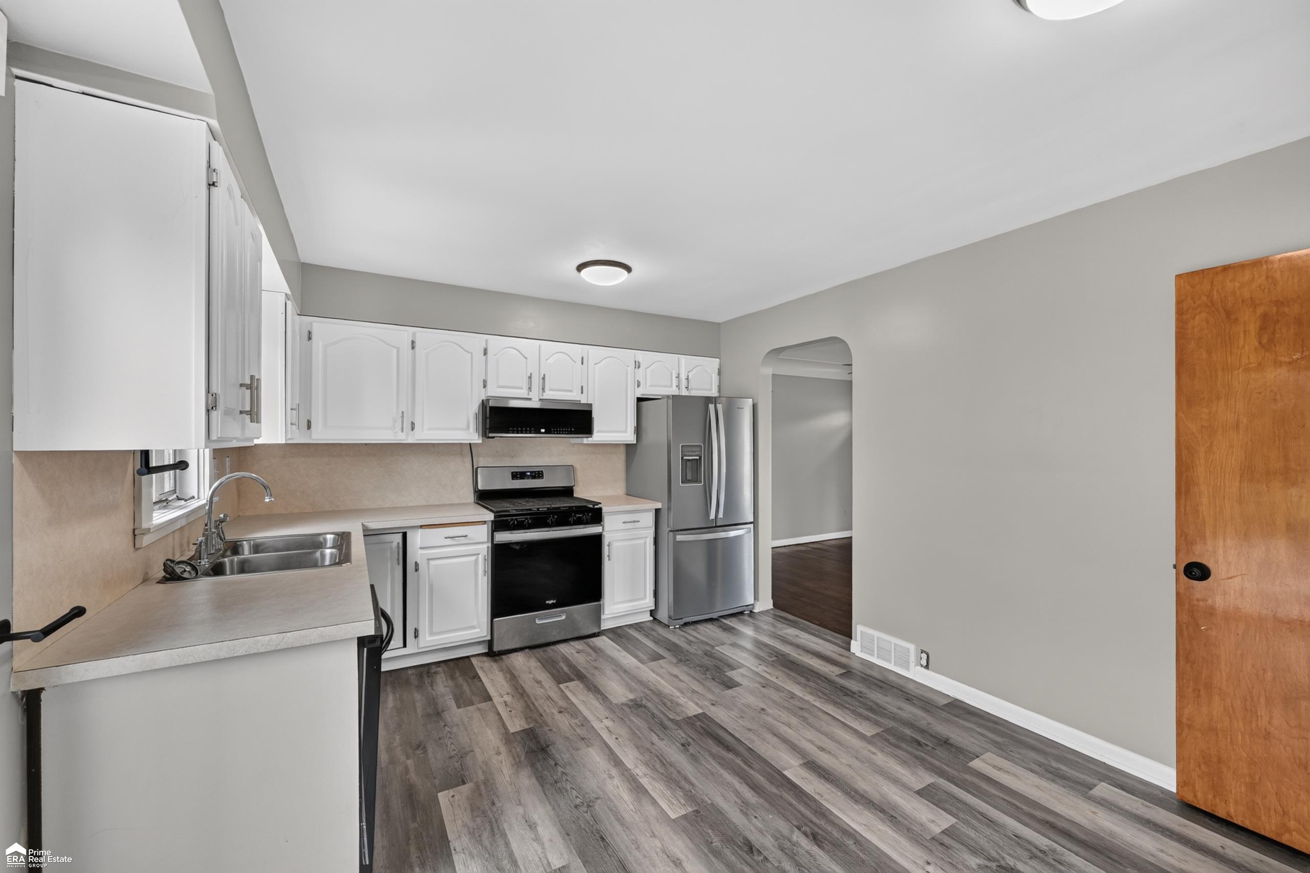 3rd image of 5286 Roberts Dr, Flint, MI 48506 | MLS# 5050216005