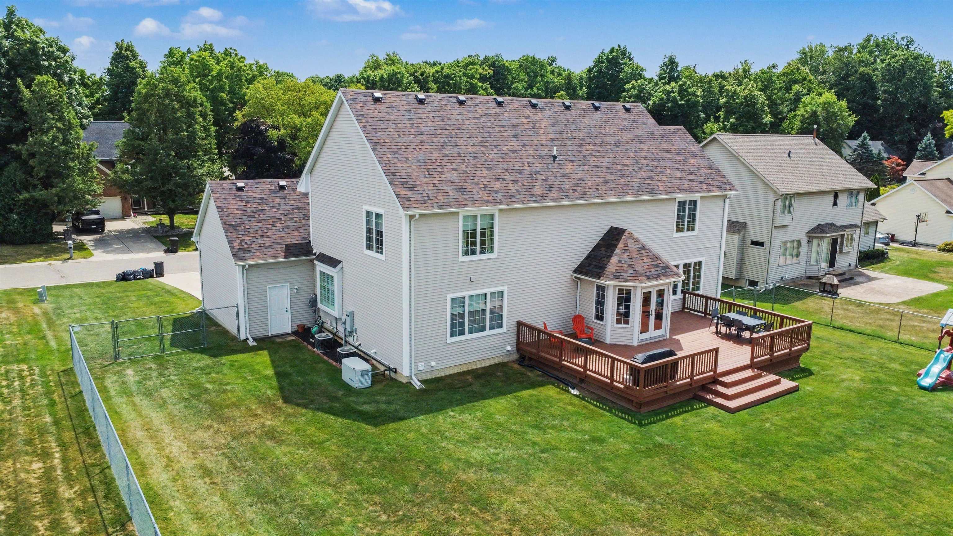 2nd image of 2101 Larkspur Ln, Grand Blanc, MI 48439 | MLS# 50216031