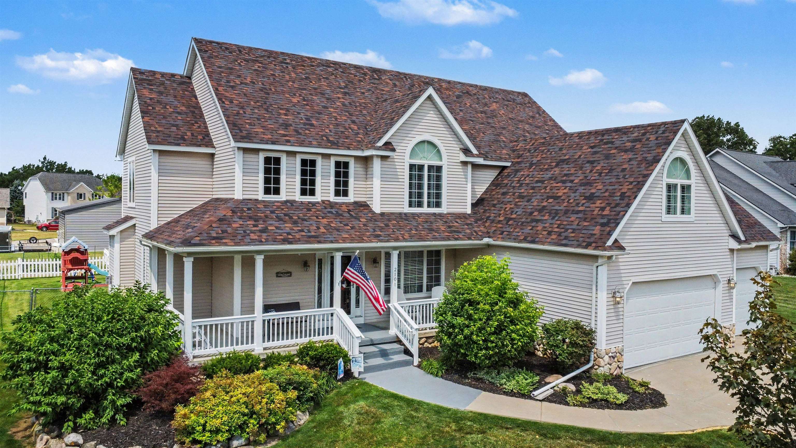 3rd image of 2101 Larkspur Ln, Grand Blanc, MI 48439 | MLS# 50216031