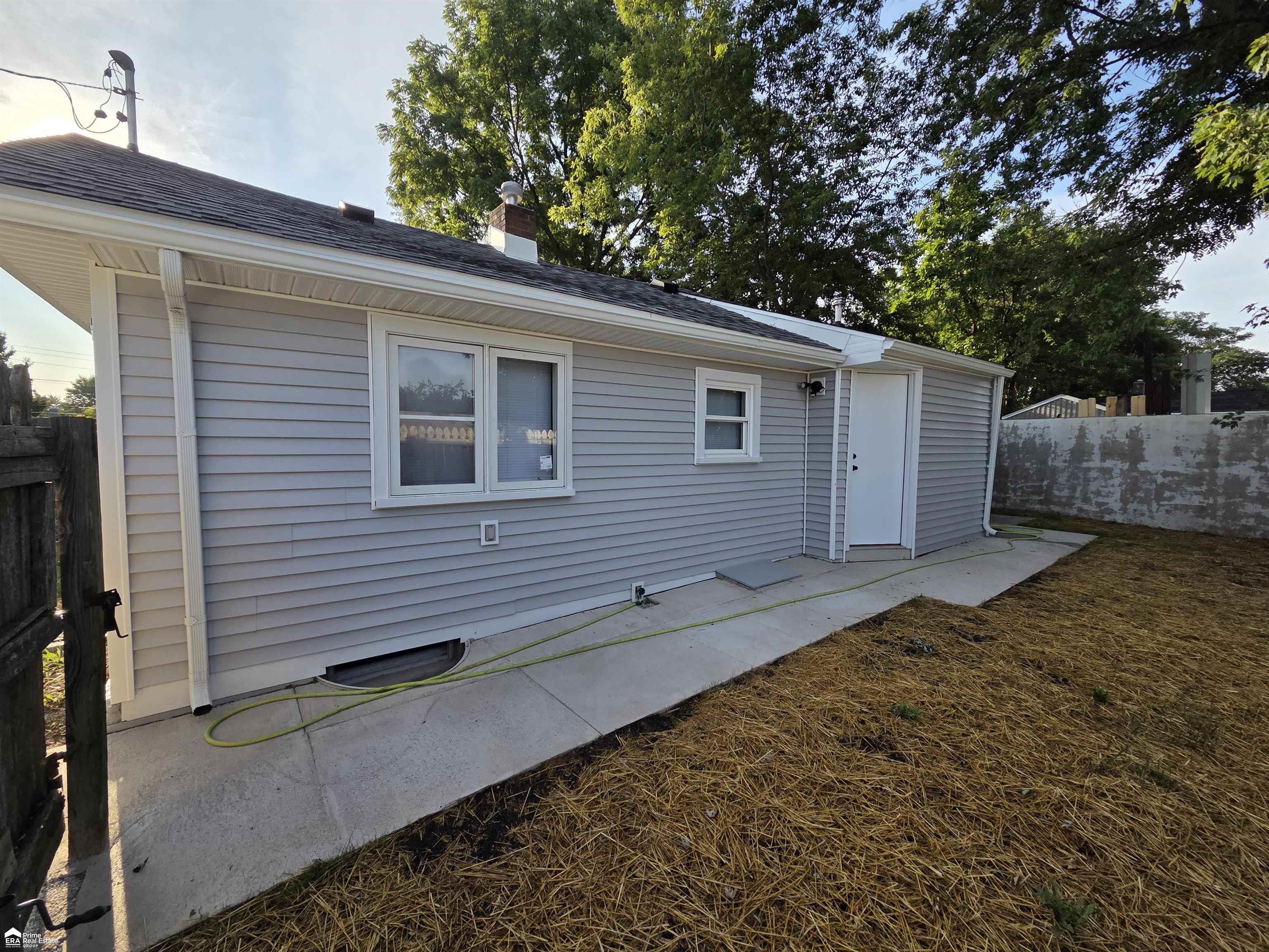 2nd image of 2164 E Whittemore Ave, Burton, MI 48529 | MLS# 50216034