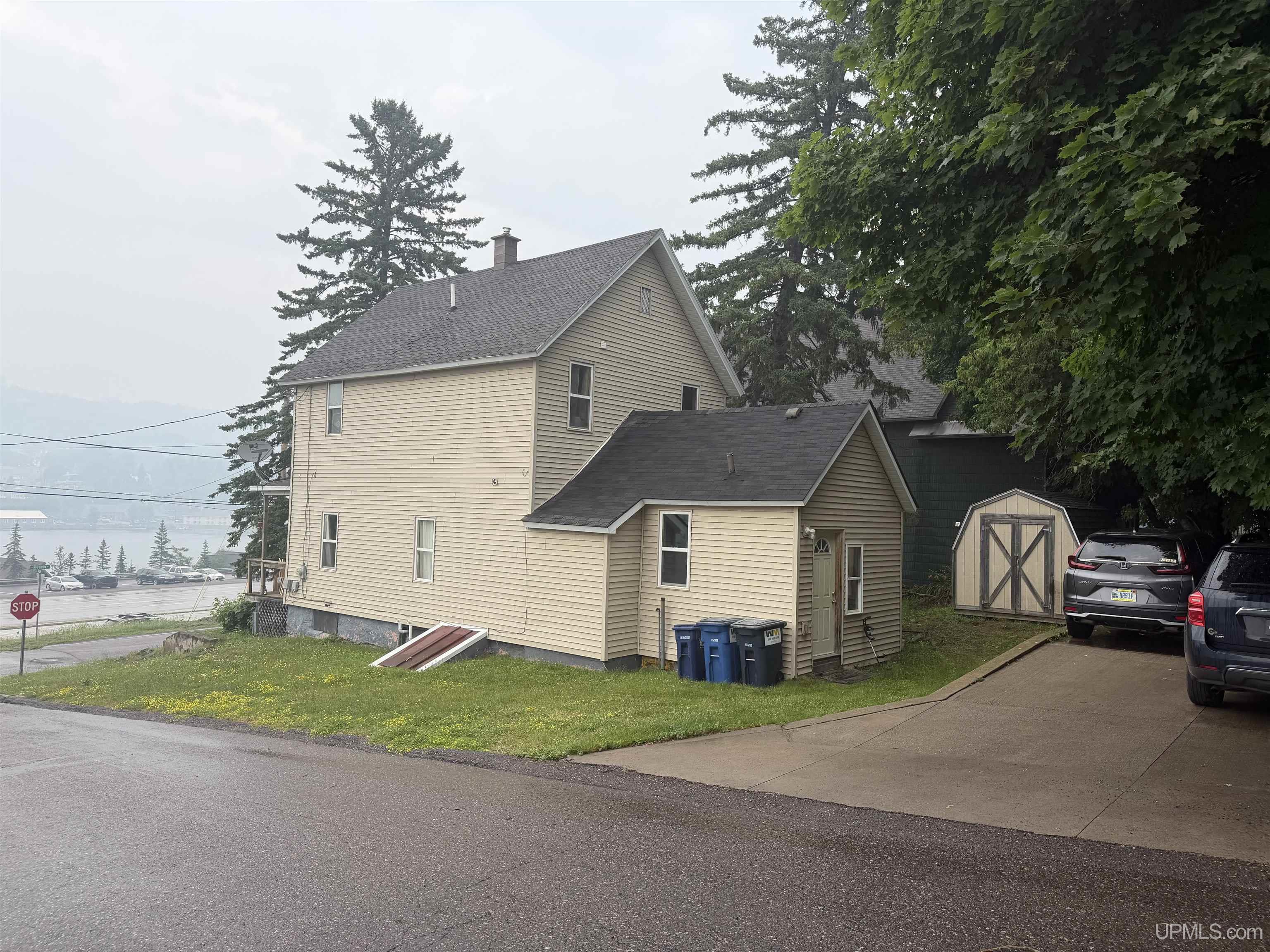 4th image of 513 W Houghton Ave, Houghton, MI 49931 | MLS# 50216080