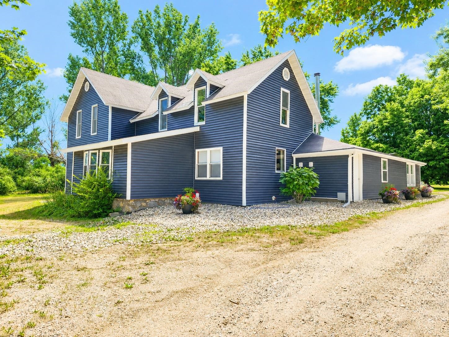 1st image of 10651 N Vandecar Rd, Farwell, MI 48622 | MLS# 50216192