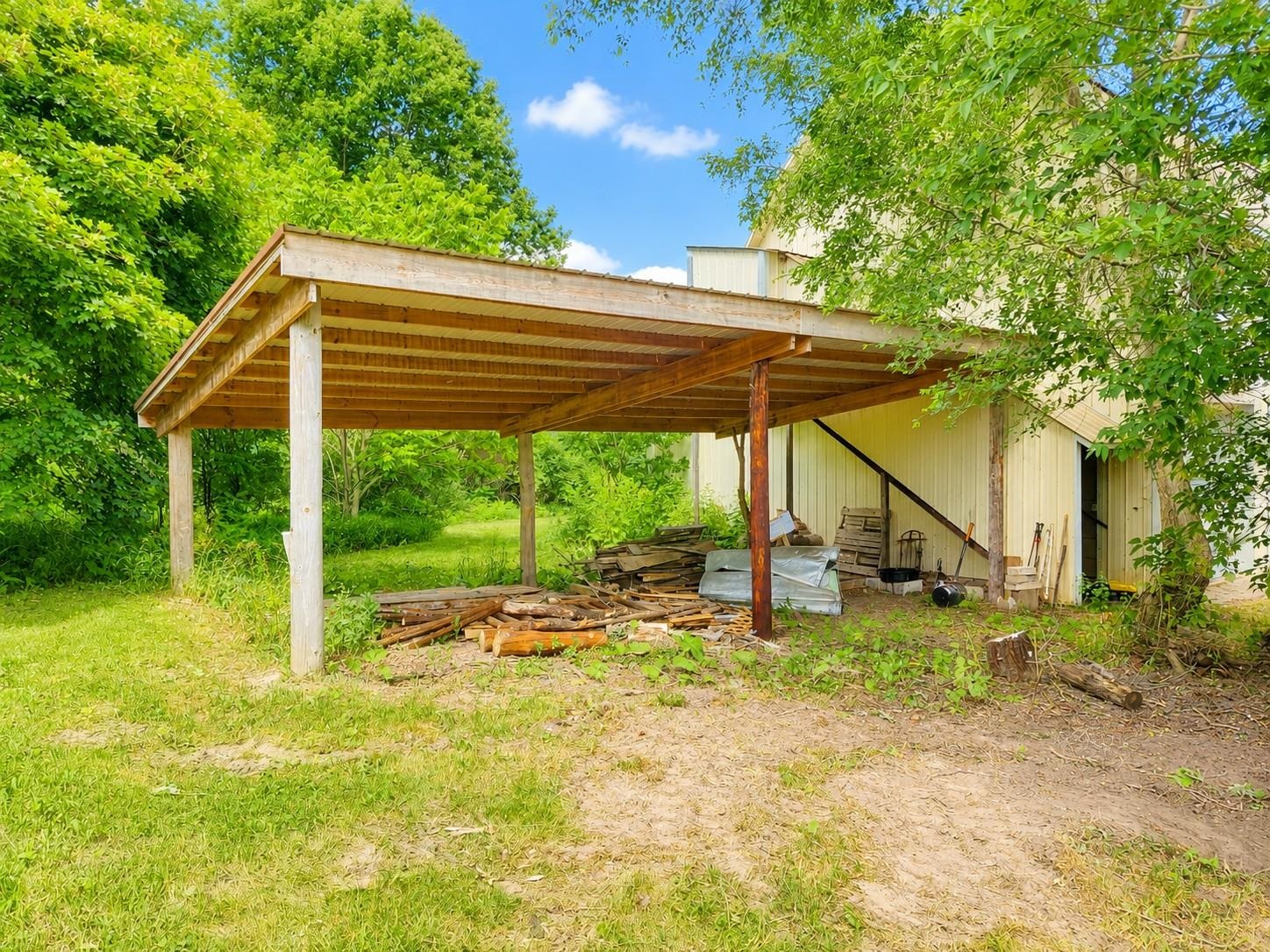 4th image of 10651 N Vandecar Rd, Farwell, MI 48622 | MLS# 50216192