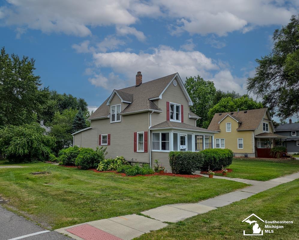 Photo 2 of Single family home for sale at 611 Monroe St, Carleton, MI 48117 | MLS# 57050216230 | Listing updated on 2026-09-17