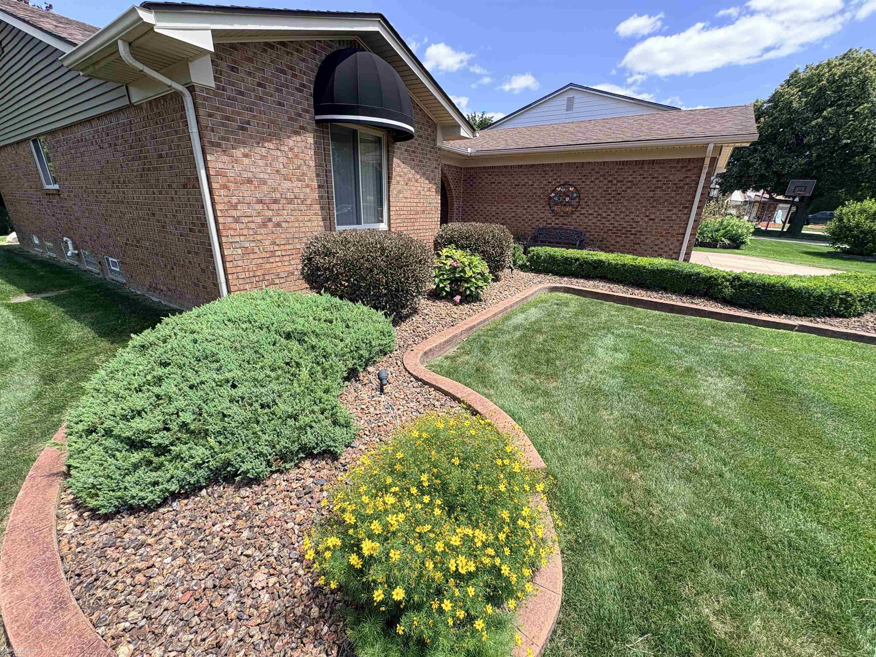2nd image of 47168 Blueridge Dr, Macomb, MI 48044 | MLS# 50216248