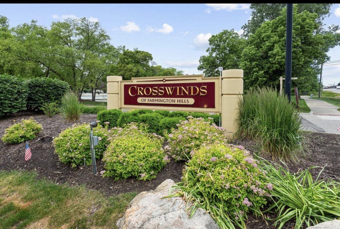 2nd image of 38860 Country Cir, Farmington Hills, MI 48331 | MLS# 50216285