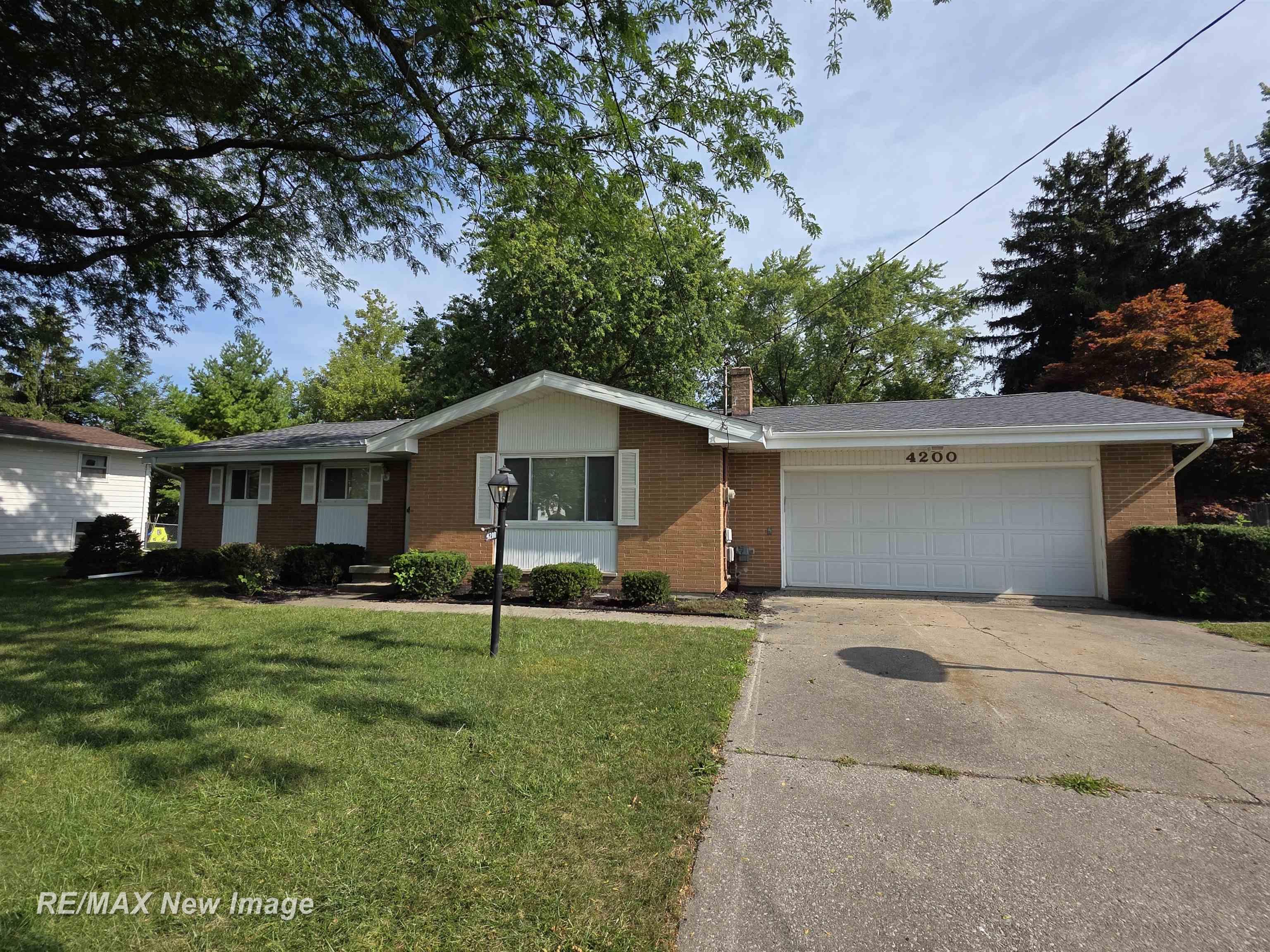 Photo 3 of Single family home for sale at 4200 S Wayside Dr, Saginaw, MI 48603 | MLS# 61050216286 | Listing updated on 2026-09-28