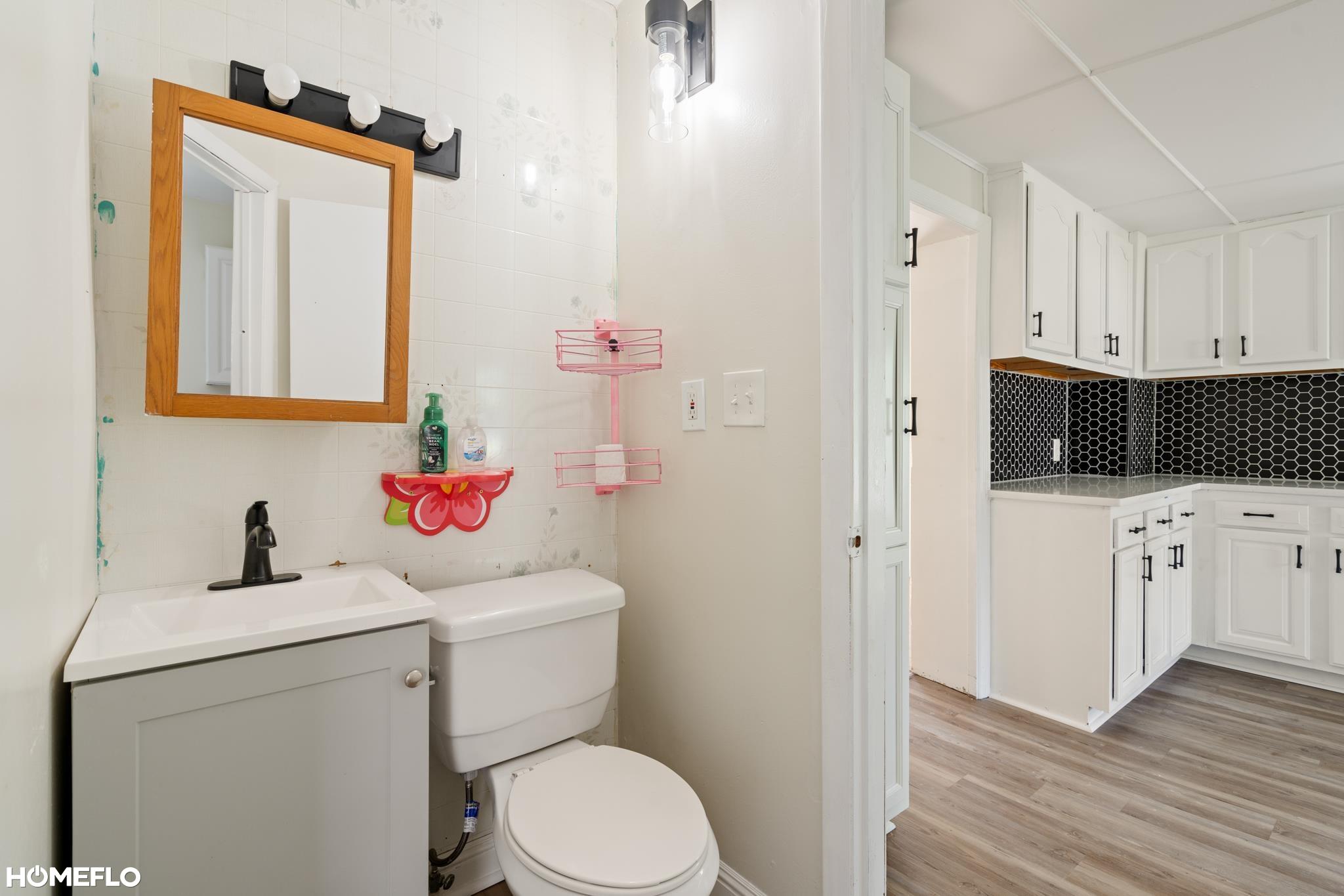 240 W 3rd Street photo 16