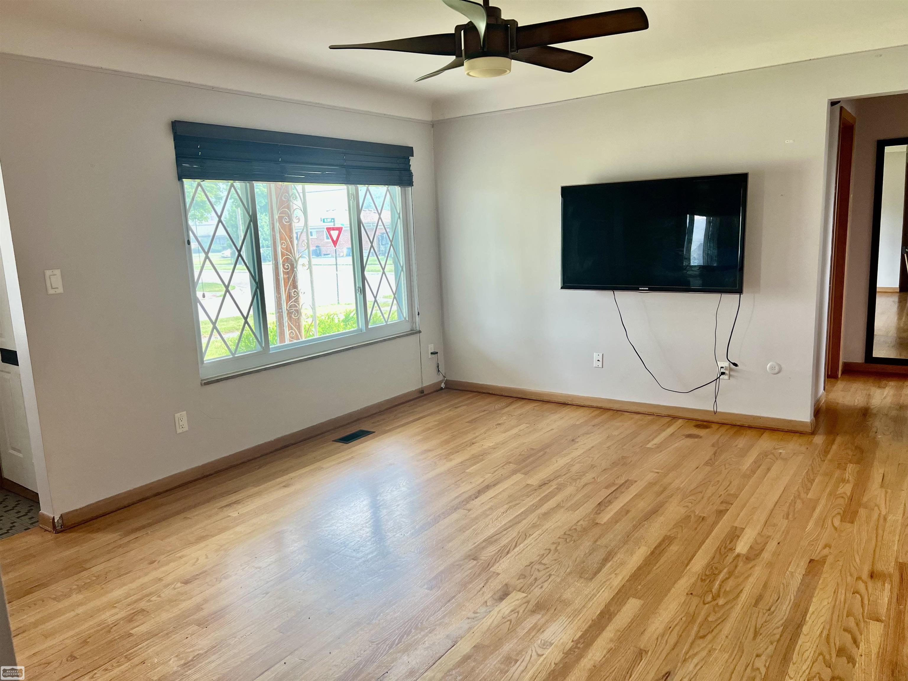 Photo 3 of Single family home for sale at 11266 Racine Rd, Warren, MI 48093 | MLS# 58050216352 | Listing updated on 2026-07-28