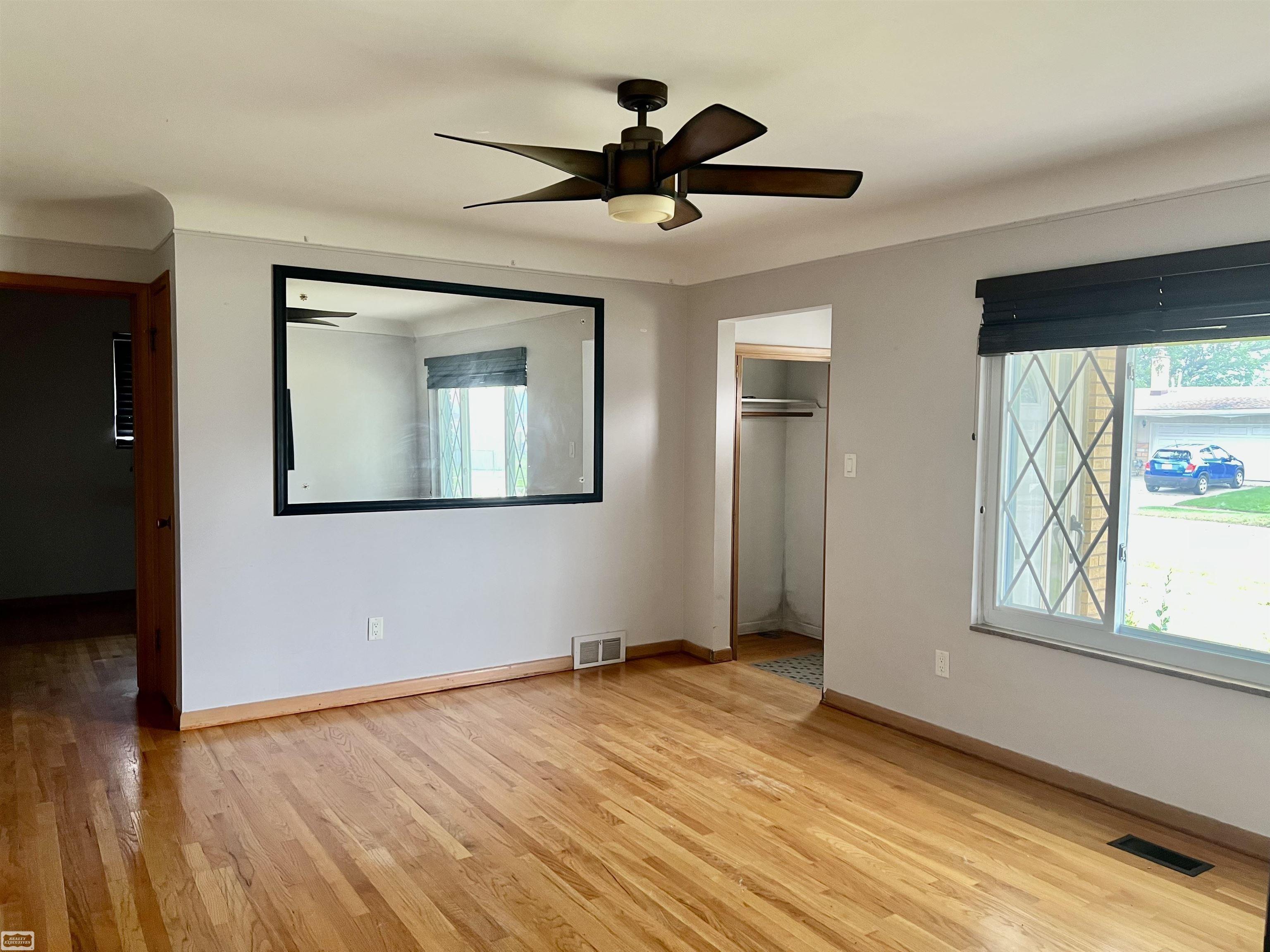 Photo 4 of Single family home for sale at 11266 Racine Rd, Warren, MI 48093 | MLS# 58050216352 | Listing updated on 2026-07-28