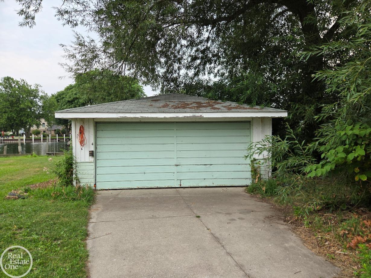 3rd image of 38777 Lakeshore Dr, Harrison Township, MI 48045 | MLS# 50216360