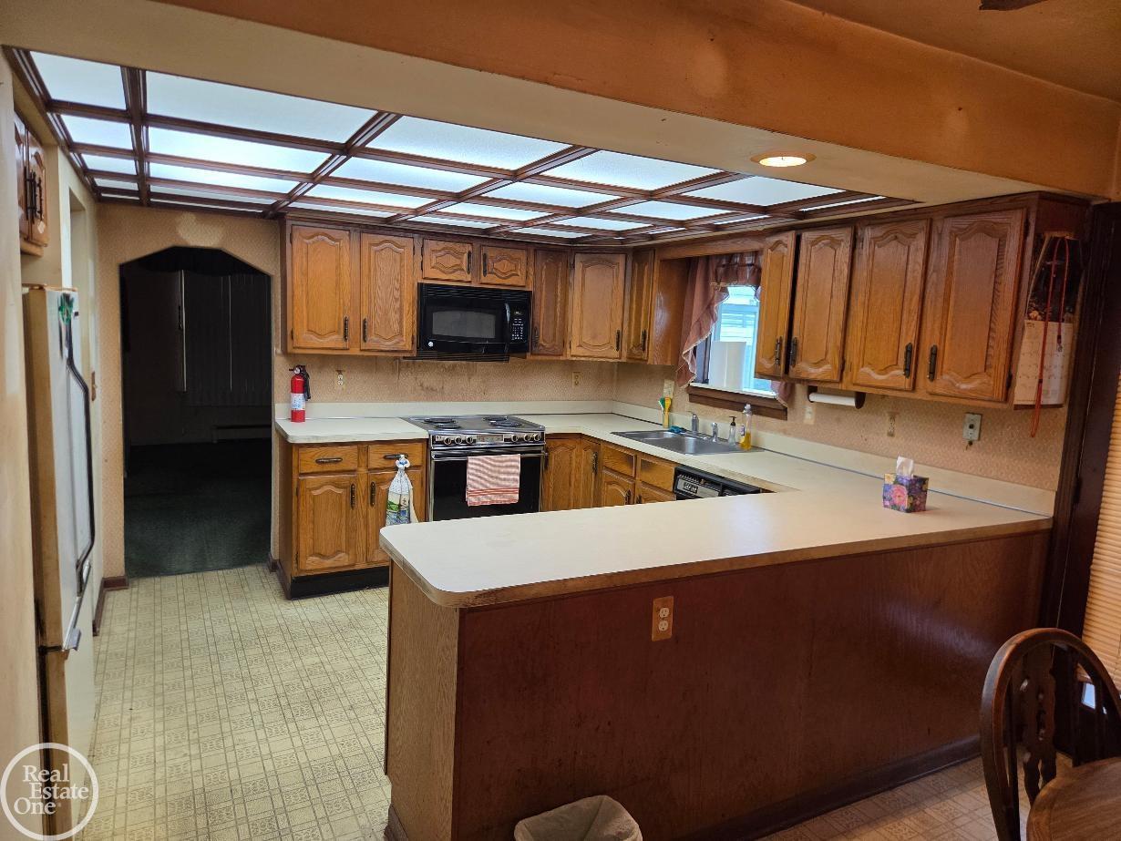 4th image of 38777 Lakeshore Dr, Harrison Township, MI 48045 | MLS# 50216360