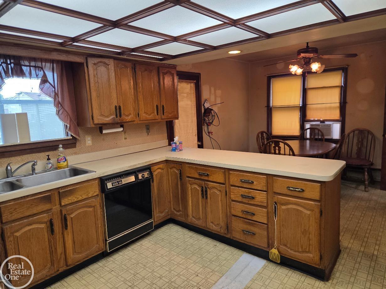 5th image of 38777 Lakeshore Dr, Harrison Township, MI 48045 | MLS# 50216360