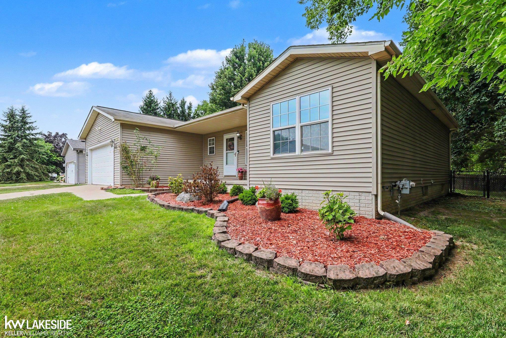 593 Allison Drive photo 3