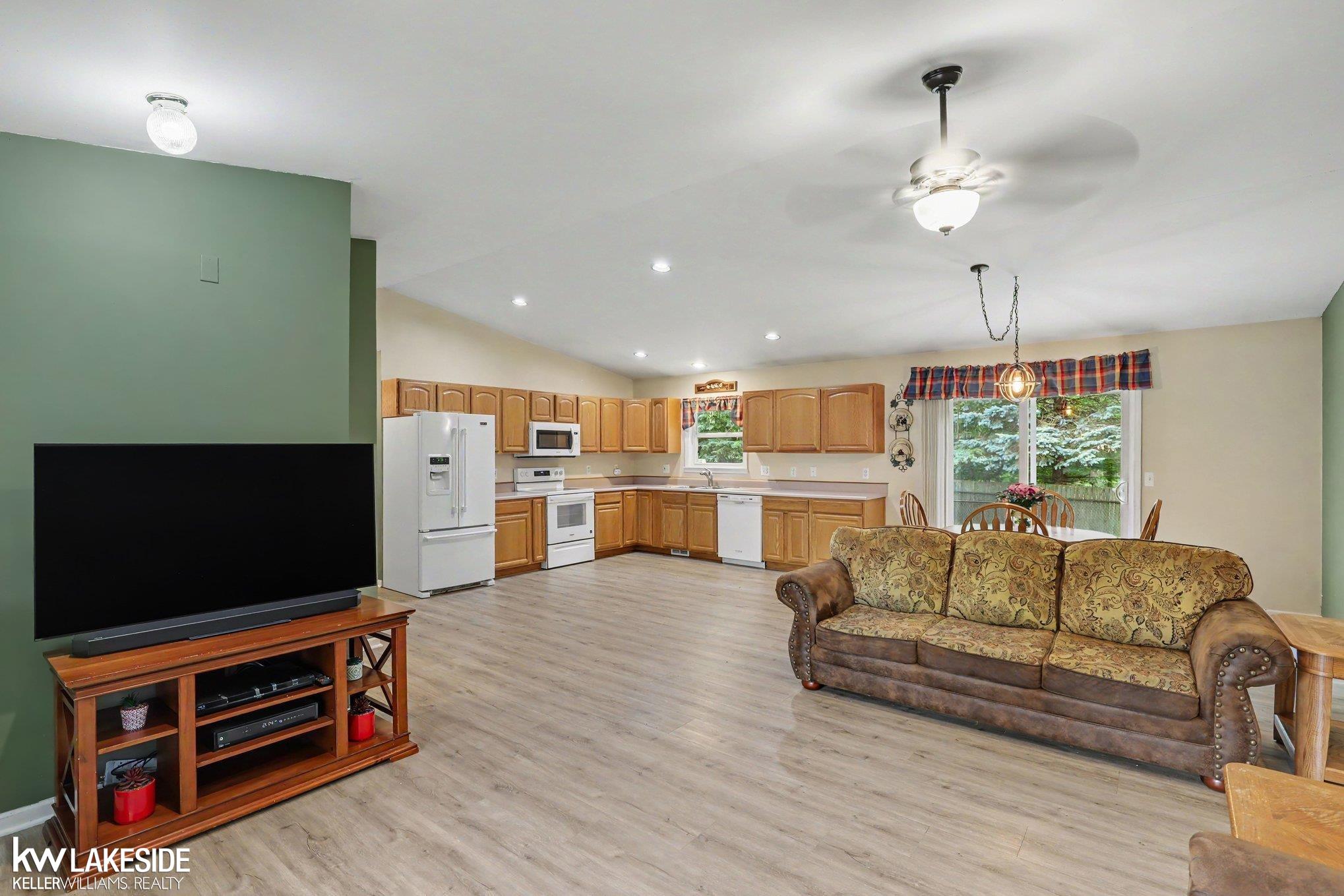 593 Allison Drive photo 4