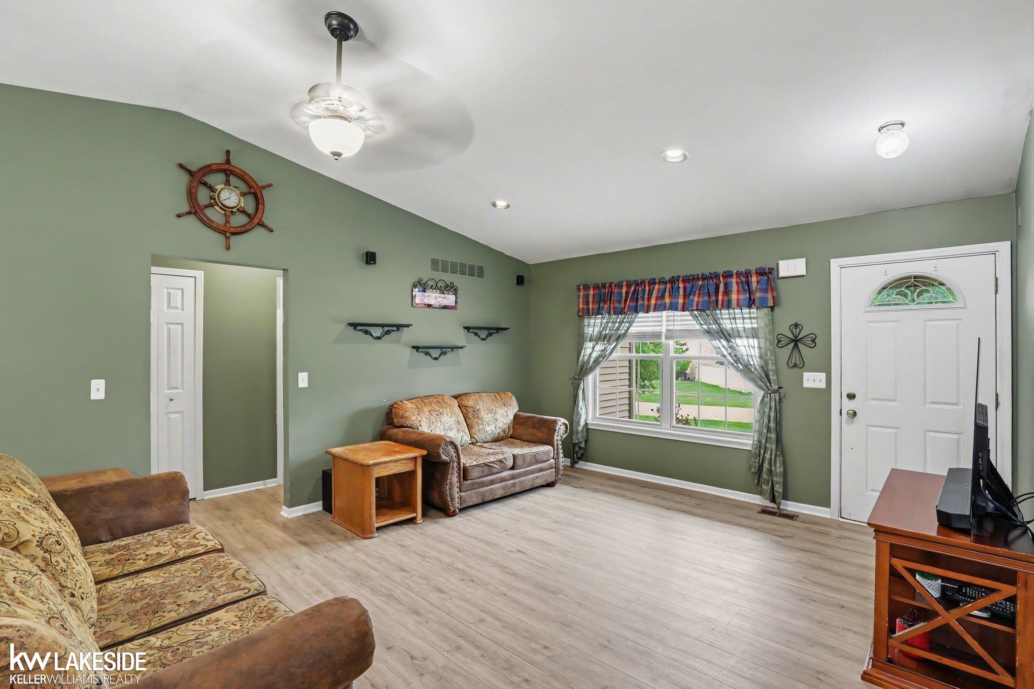 593 Allison Drive photo 5