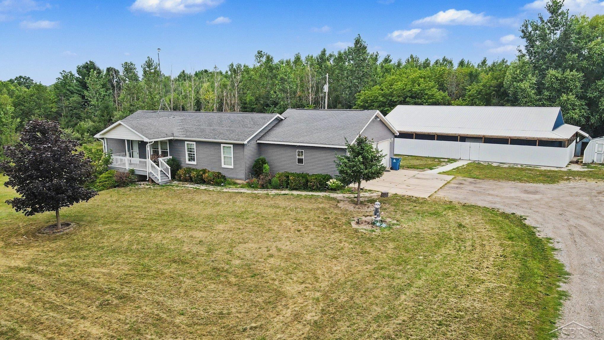 5th image of 628 W Fenwick Rd, Fenwick, MI 48834 | MLS# 50216400