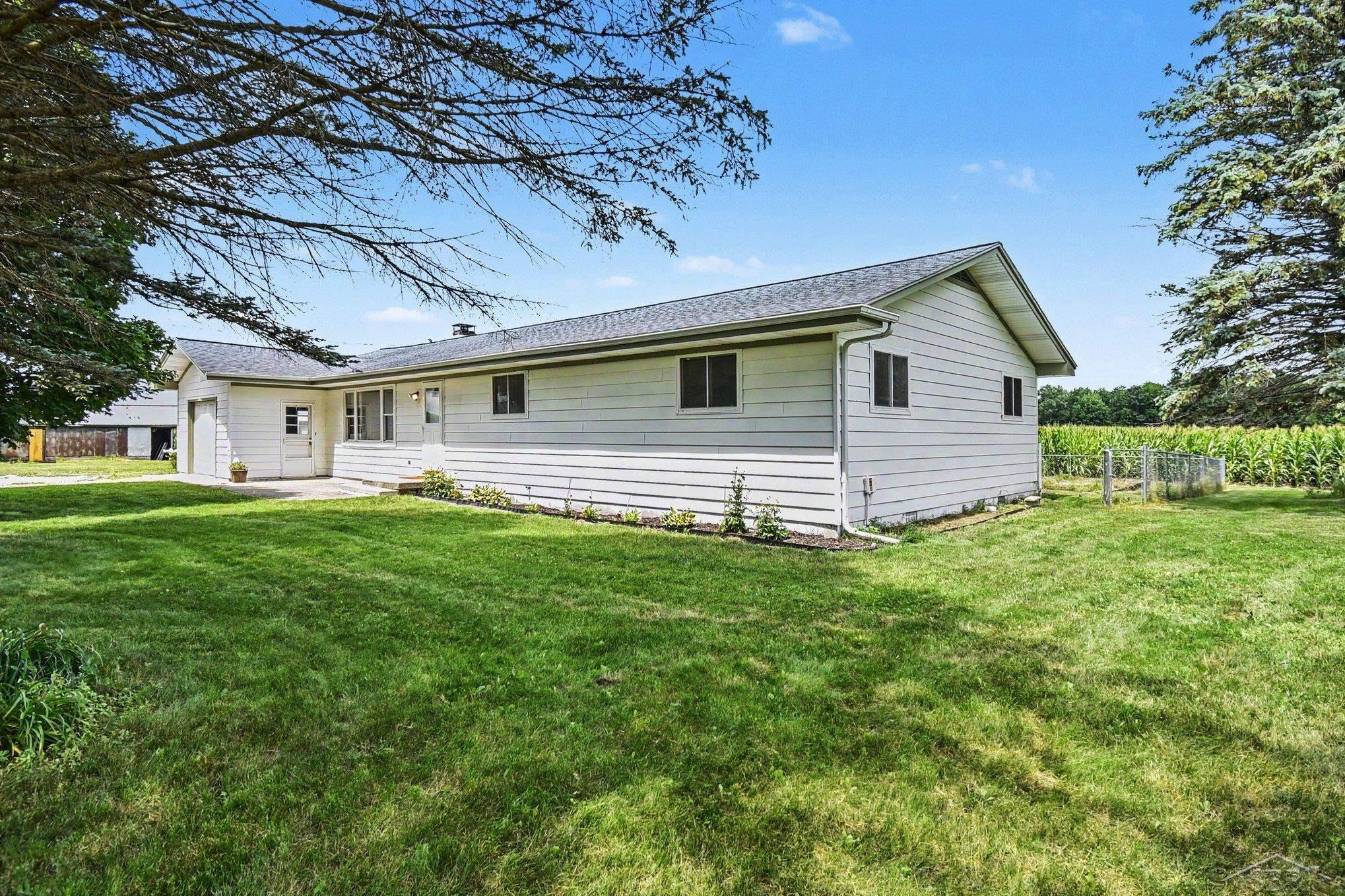 4th image of 14460 Collier Rd, Hemlock, MI 48626 | MLS# 50216412