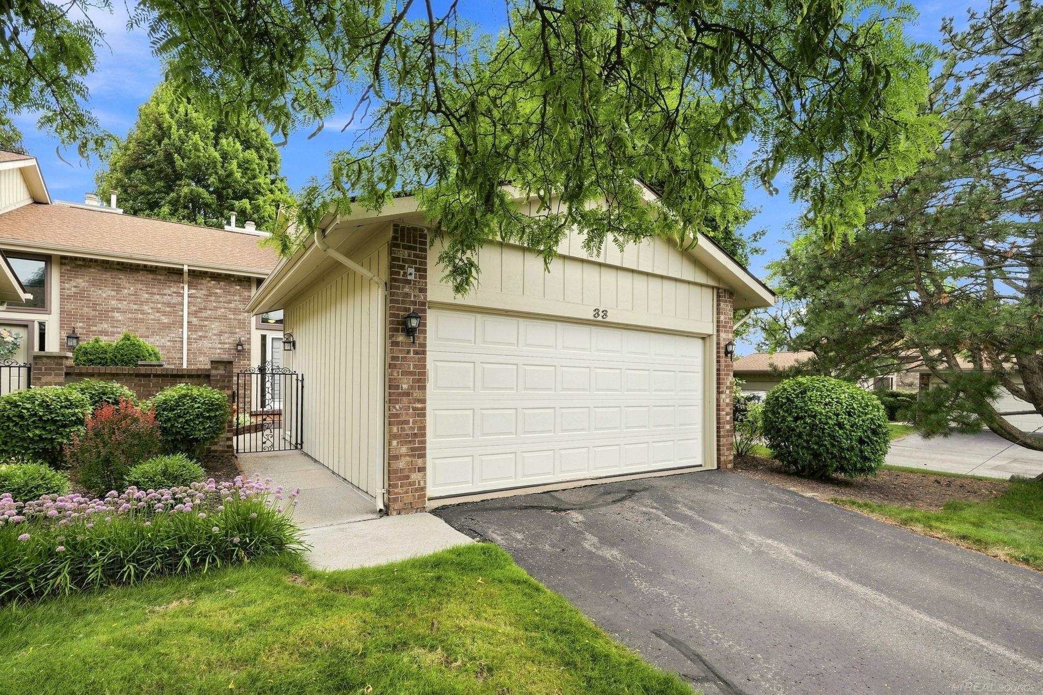 1st image of 33 Kirks Ct, Rochester Hills, MI 48309 | MLS# 50216416