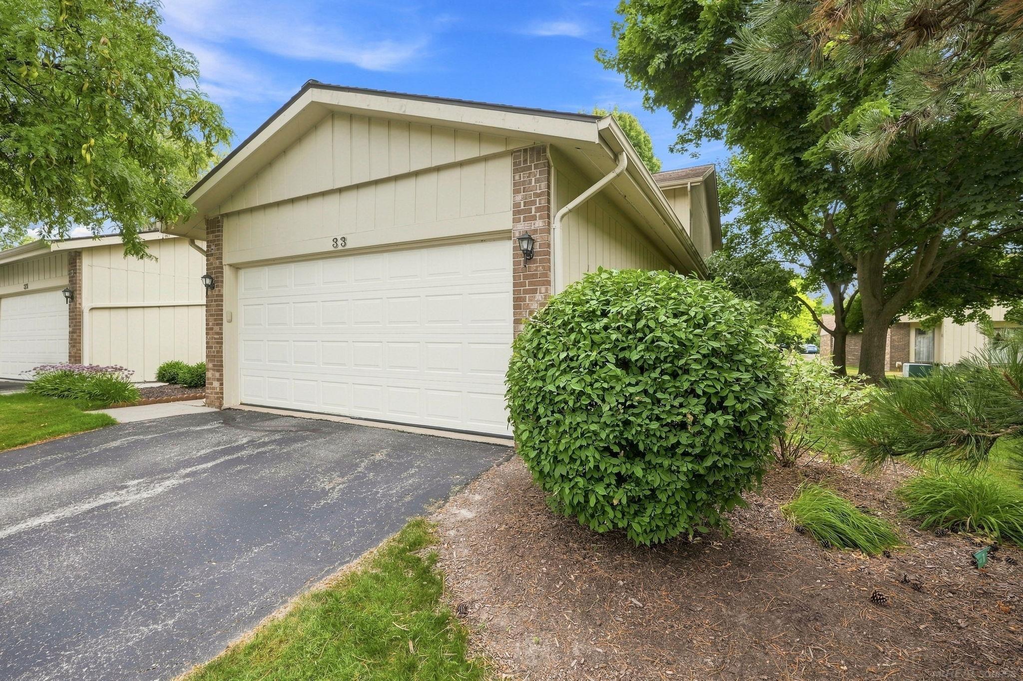 3rd image of 33 Kirks Ct, Rochester Hills, MI 48309 | MLS# 50216416
