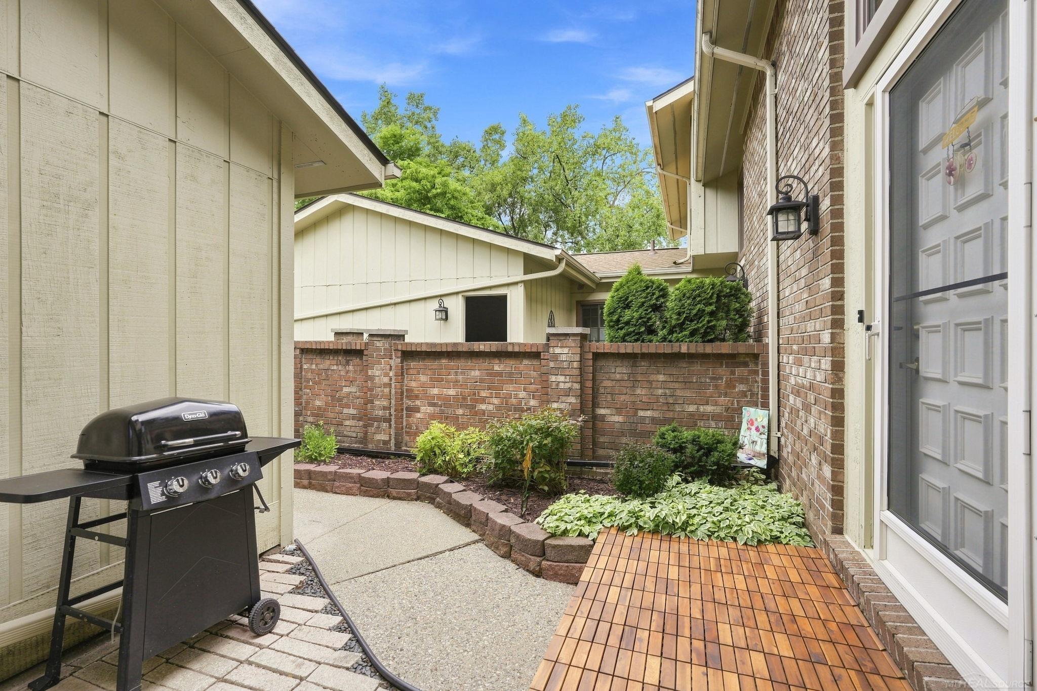5th image of 33 Kirks Ct, Rochester Hills, MI 48309 | MLS# 50216416
