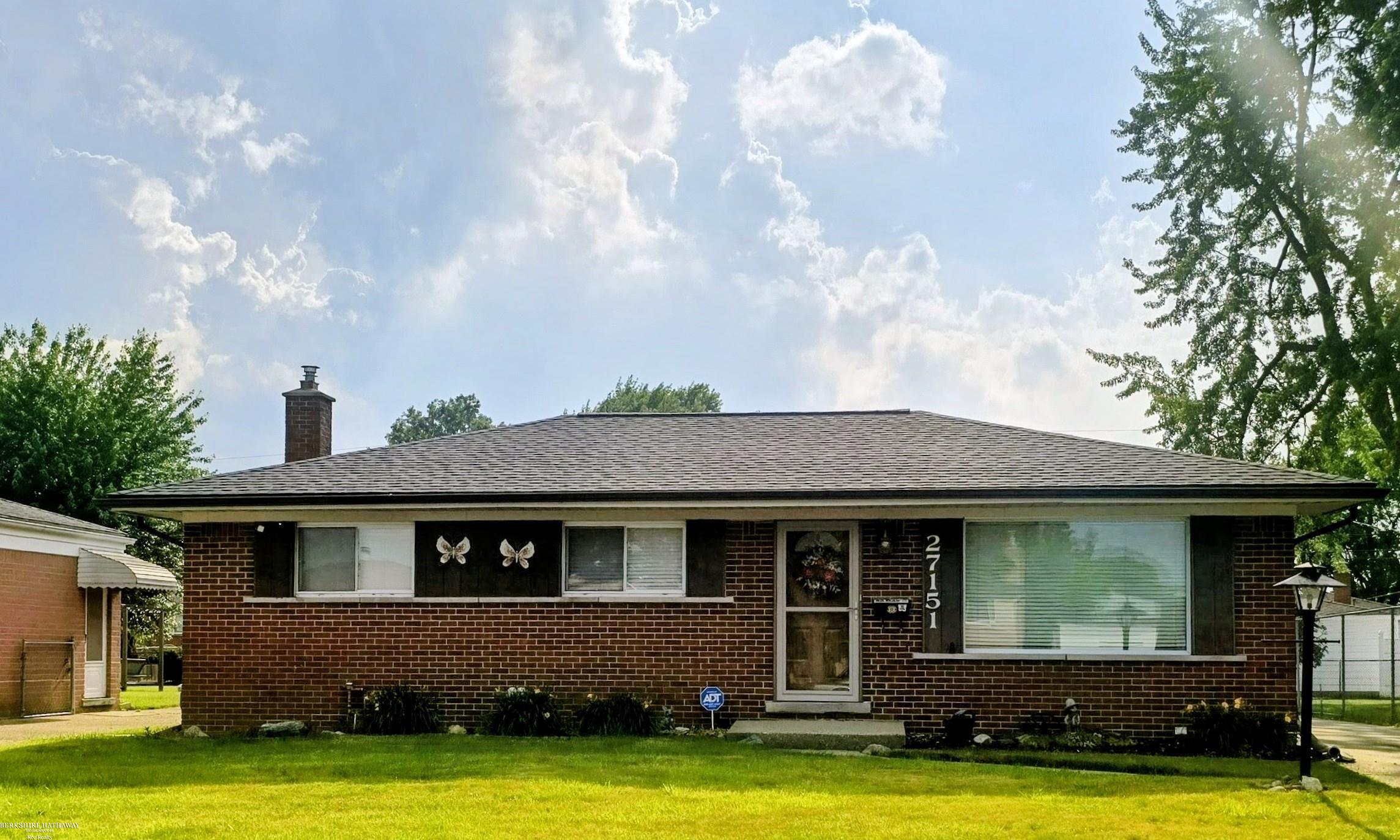 27151 Clarpointe WarrenCity_Macomb Michigan 48088