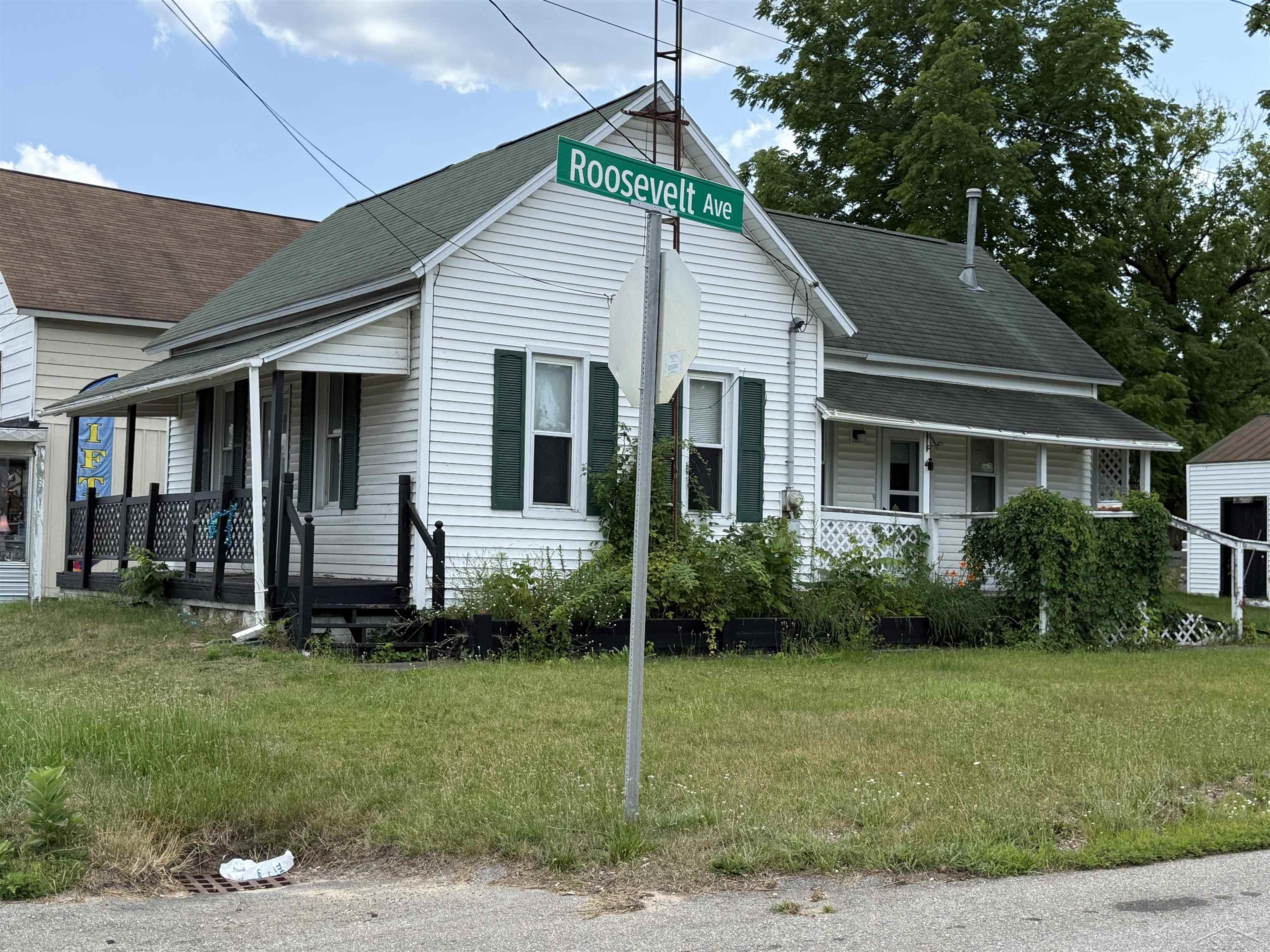 Photo 2 of Single family home for sale at 5931 W Houghton Lake Rd, Houghton Lake, MI 48629 | MLS# 50216465 | Listing updated on 2026-10-05