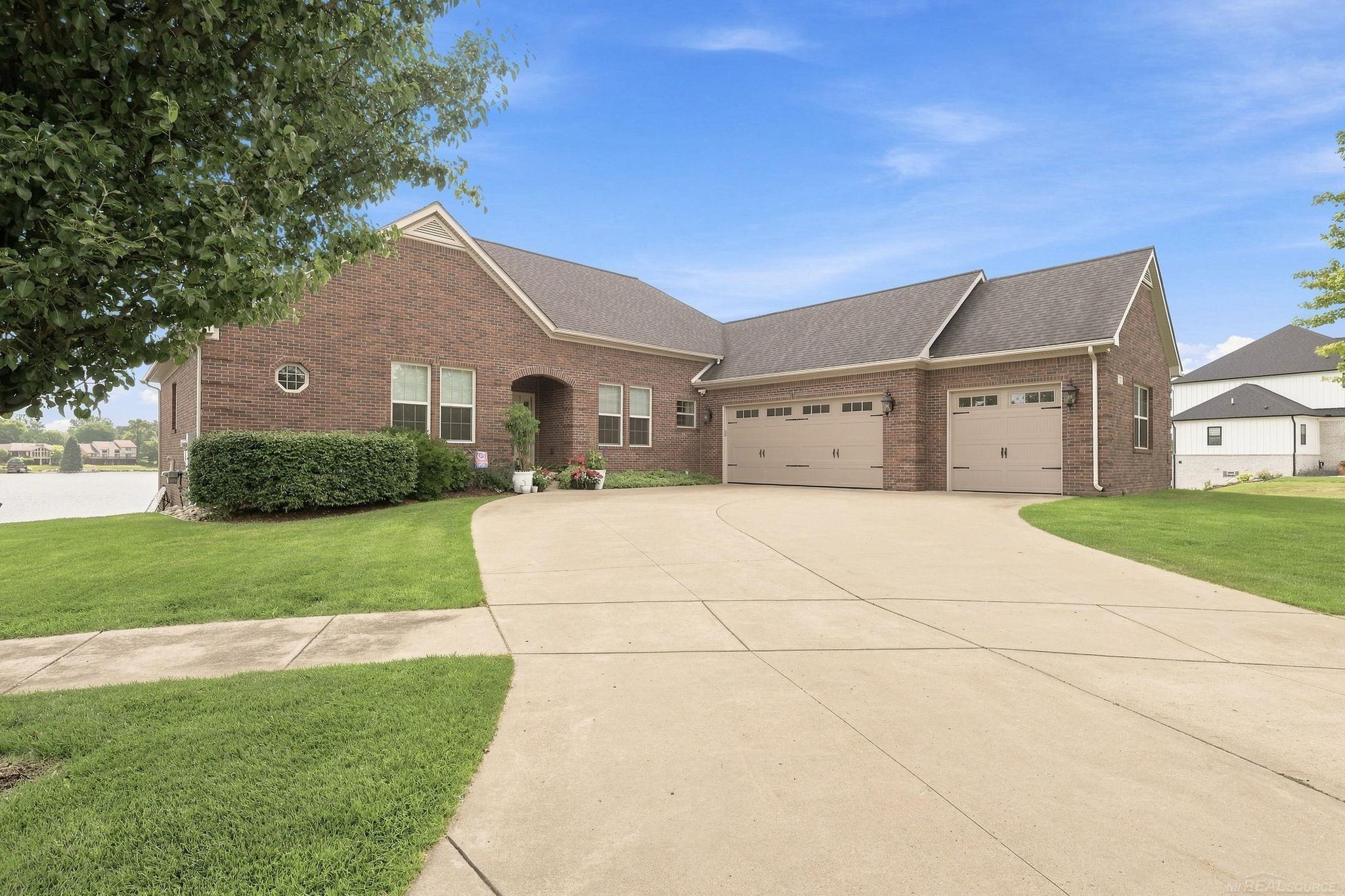 2nd image of 750 Bay Pointe Dr, Oxford, MI 48371 | MLS# 50216477