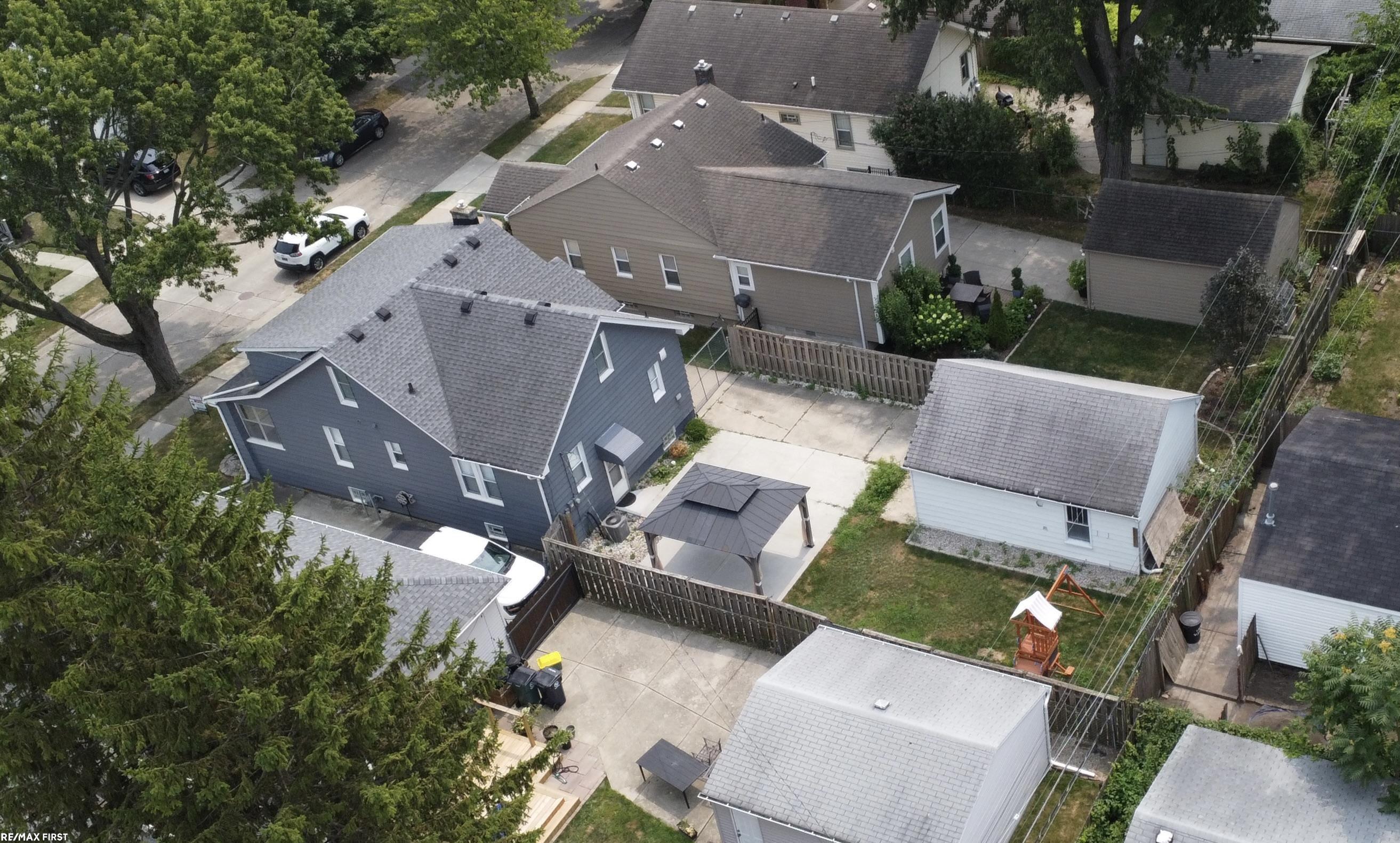 Photo 2 of Single family home for sale at 608 S Edgeworth Ave, Royal Oak, MI 48067 | MLS# 58050216538 | Listing updated on 2026-10-06