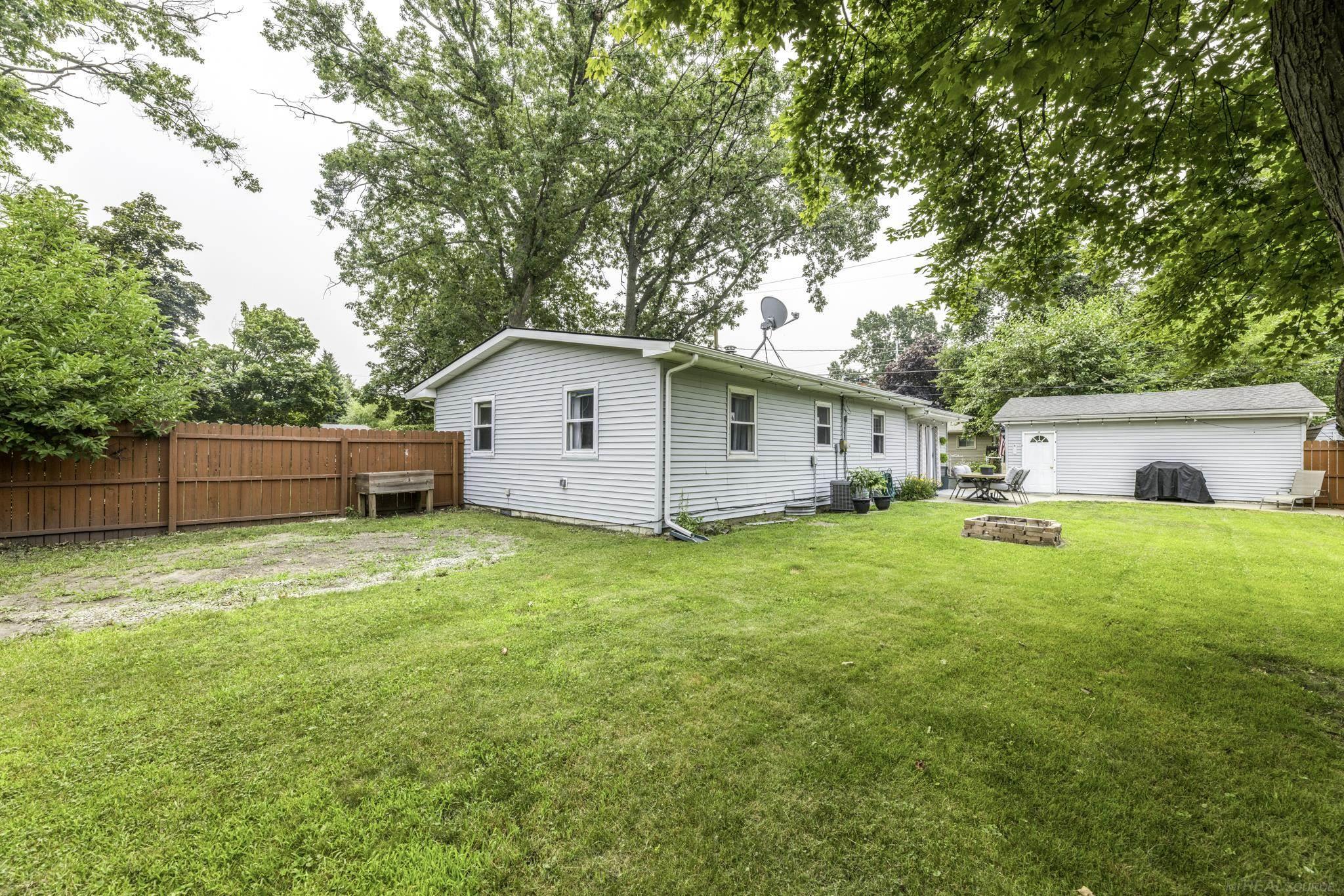 26th image of 2415 16th Ave, Port Huron, MI 48060 | MLS# 50216549