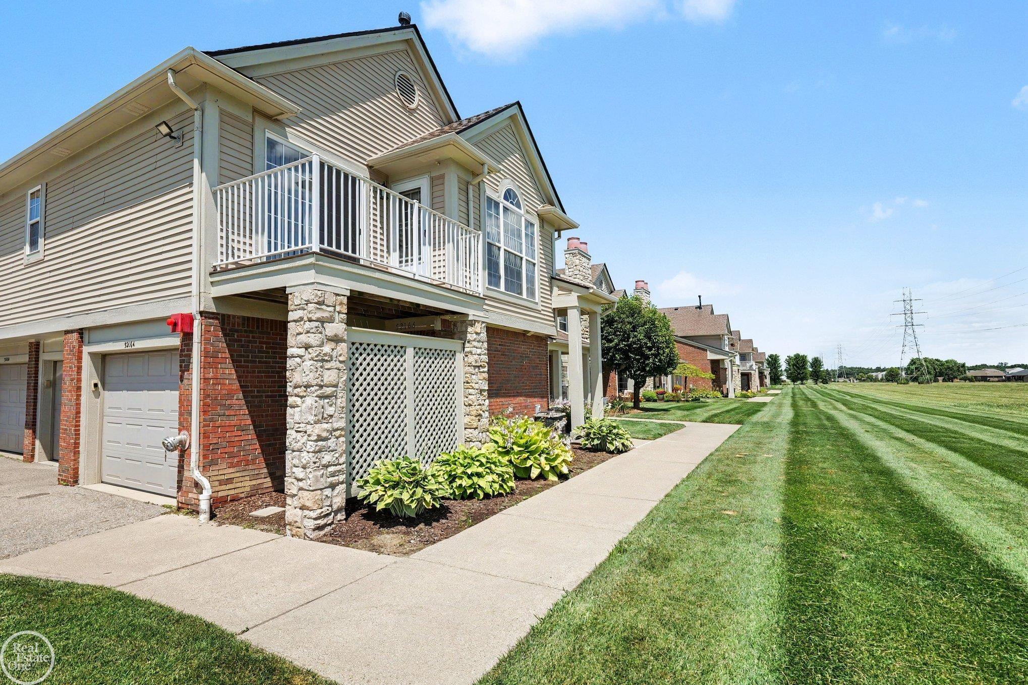 3rd image of 52164 Naugatuck Dr, Macomb, MI 48042 | MLS# 50216590