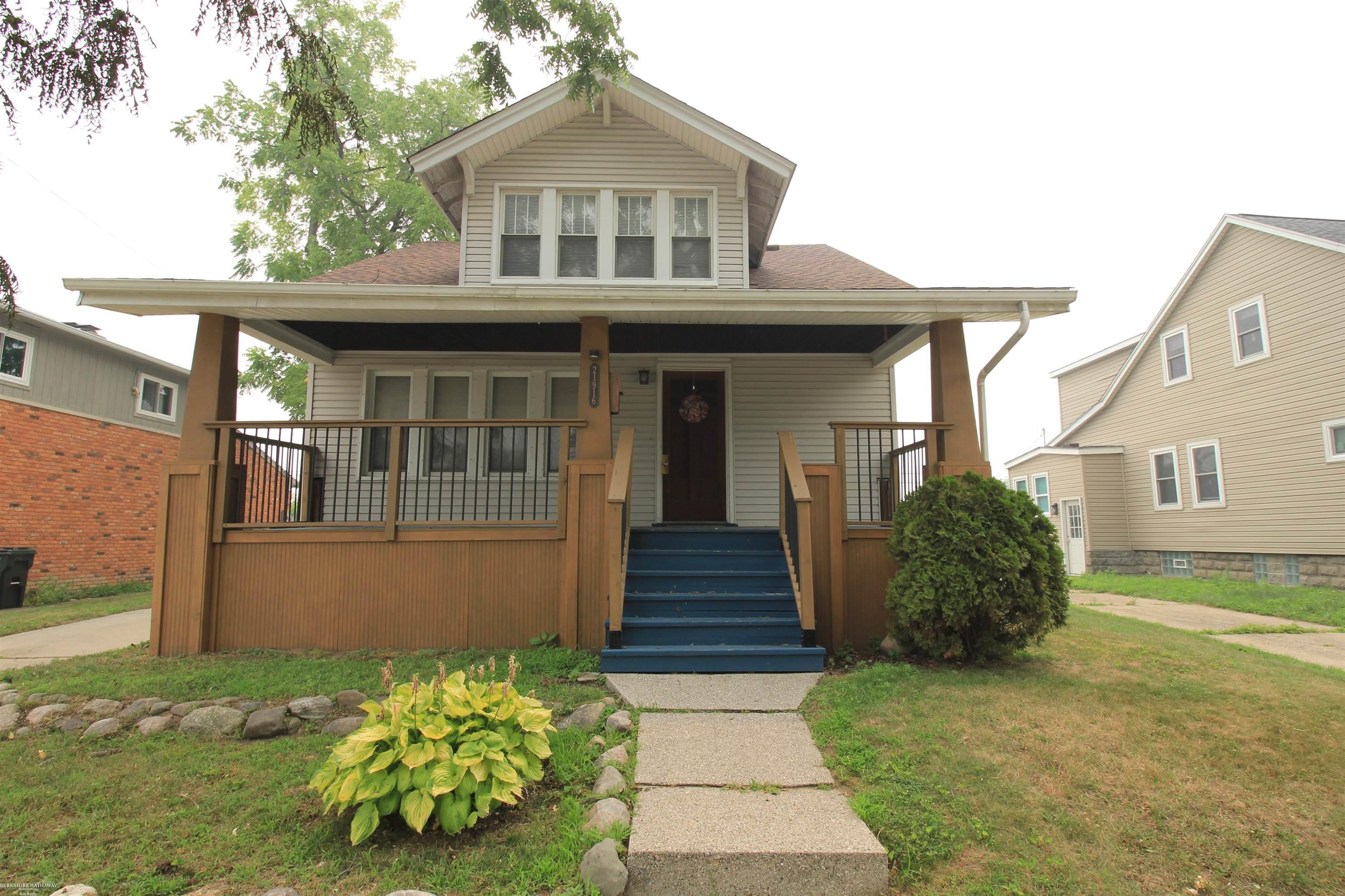 Photo 1 of Single family home for sale at 21916 Lakeview St, Saint Clair Shores, MI 48080 | MLS# 58050216623 | Listing updated on 2026-09-17