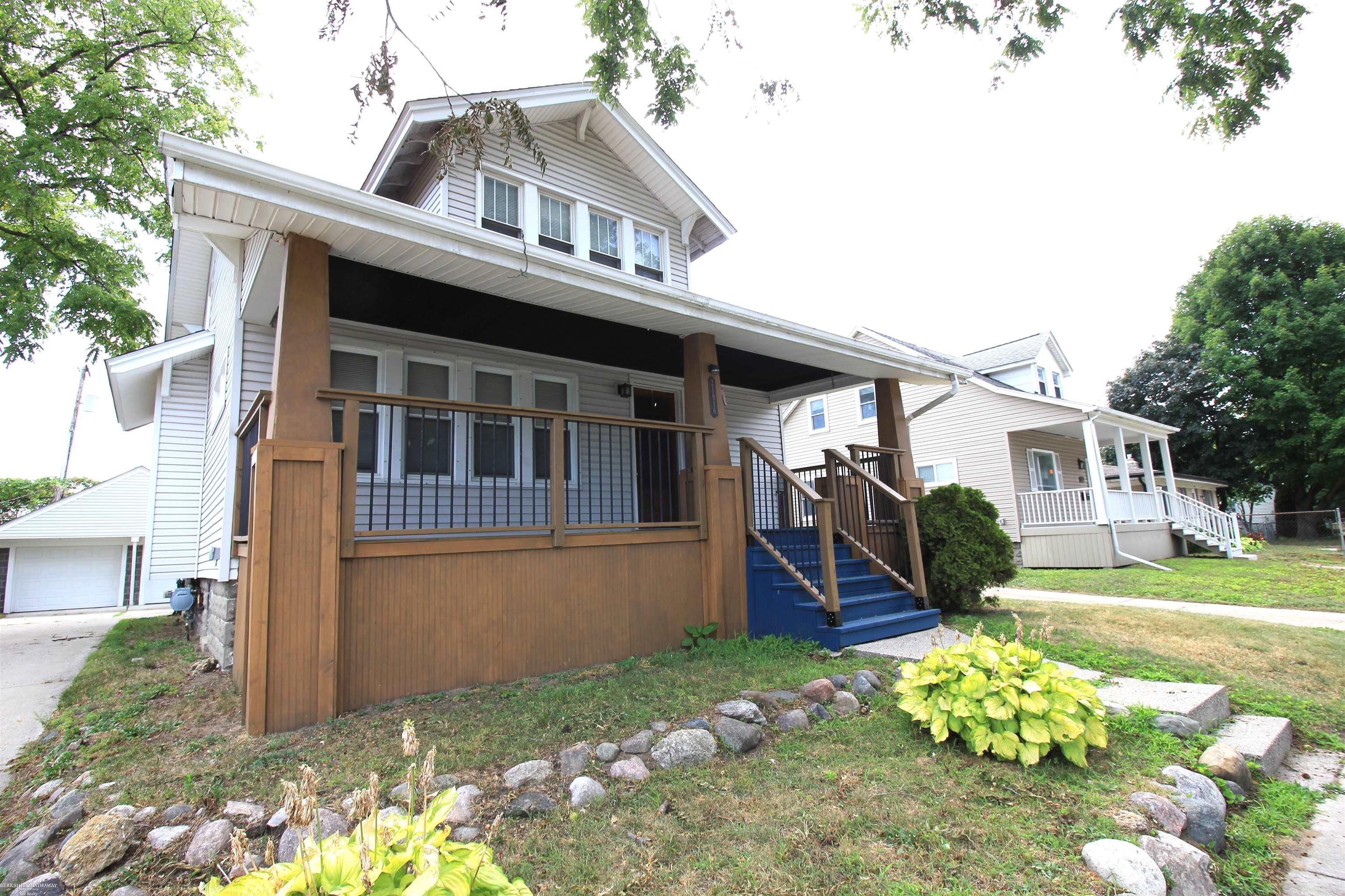 Photo 2 of Single family home for sale at 21916 Lakeview St, Saint Clair Shores, MI 48080 | MLS# 58050216623 | Listing updated on 2026-09-17