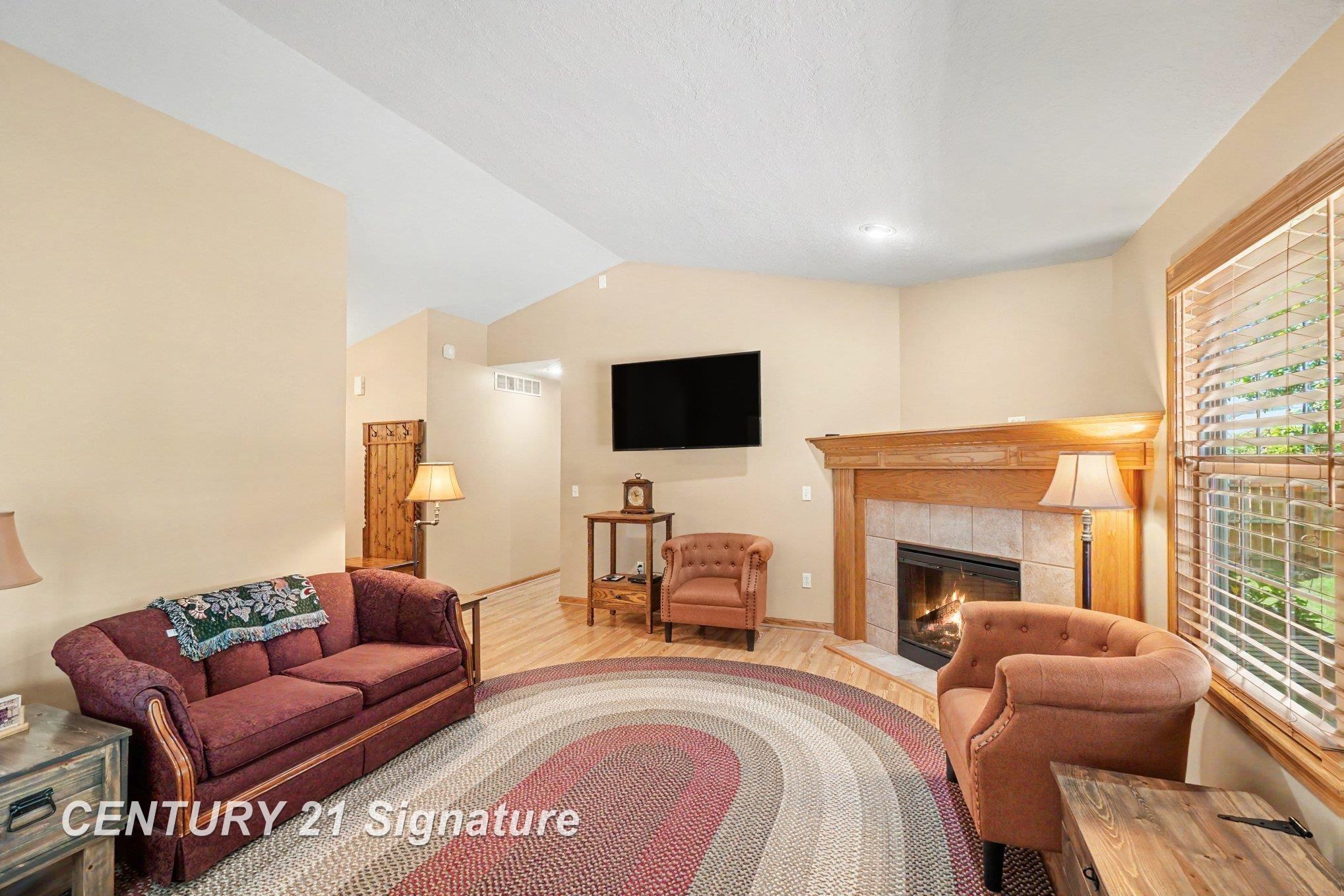 4th image of 8473 Waxwing Dr, Freeland, MI 48623 | MLS# 61050216642
