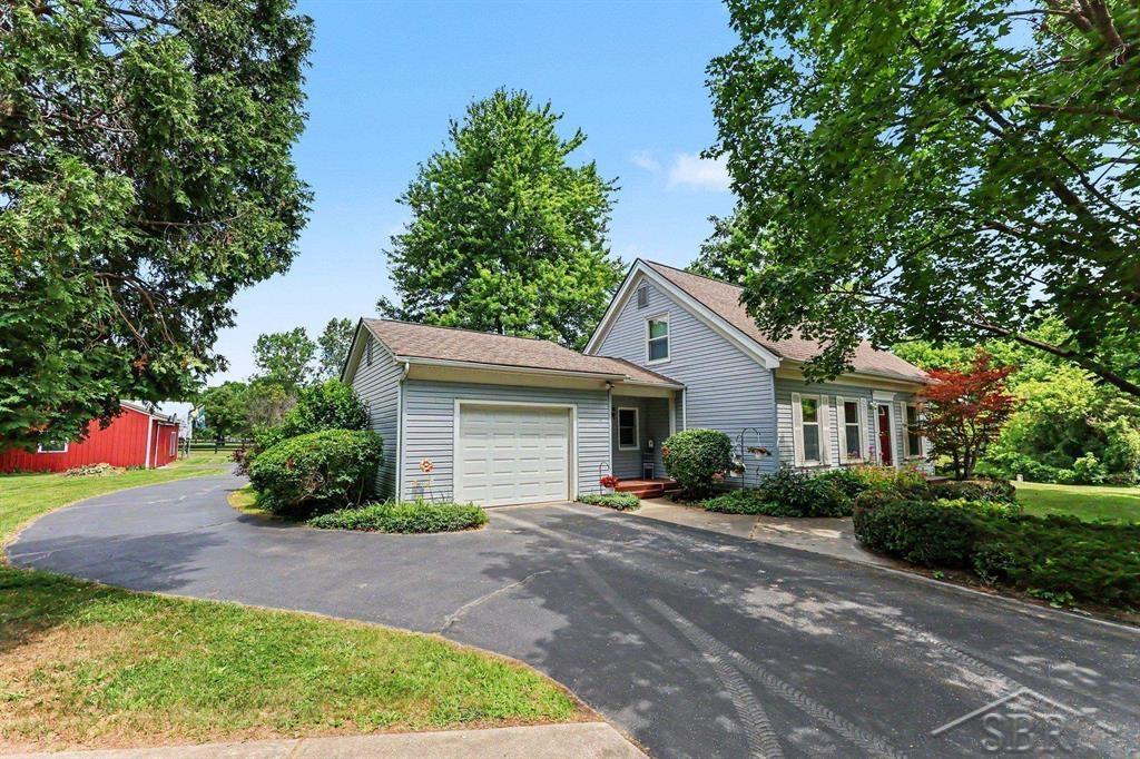 5975 Hollow Corners Road photo 4