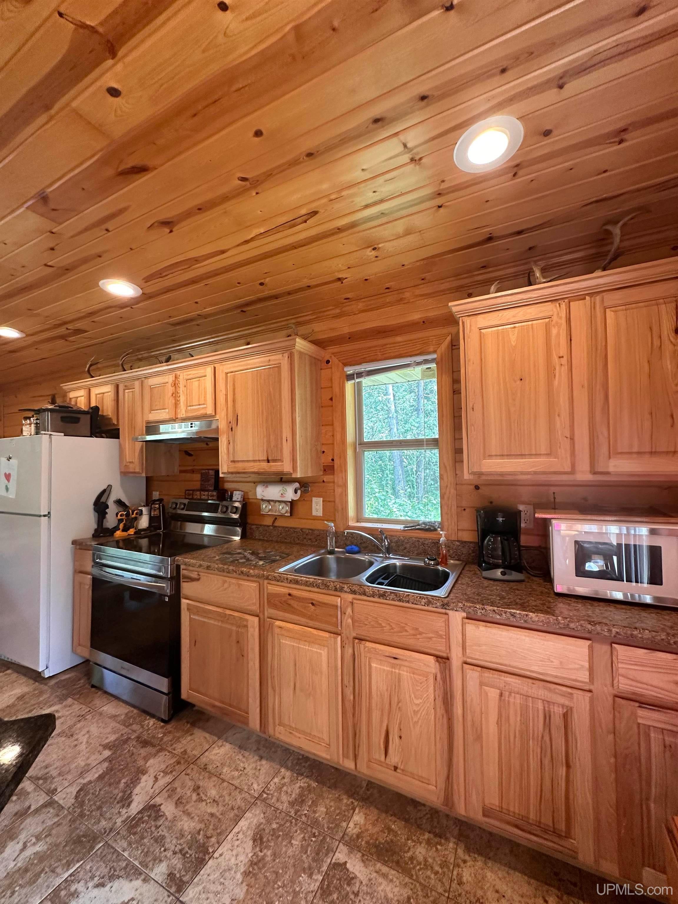 3rd image of 579 Ben Nicholas Road Road, Florence T Wi, WI 54121 | MLS# 50216703