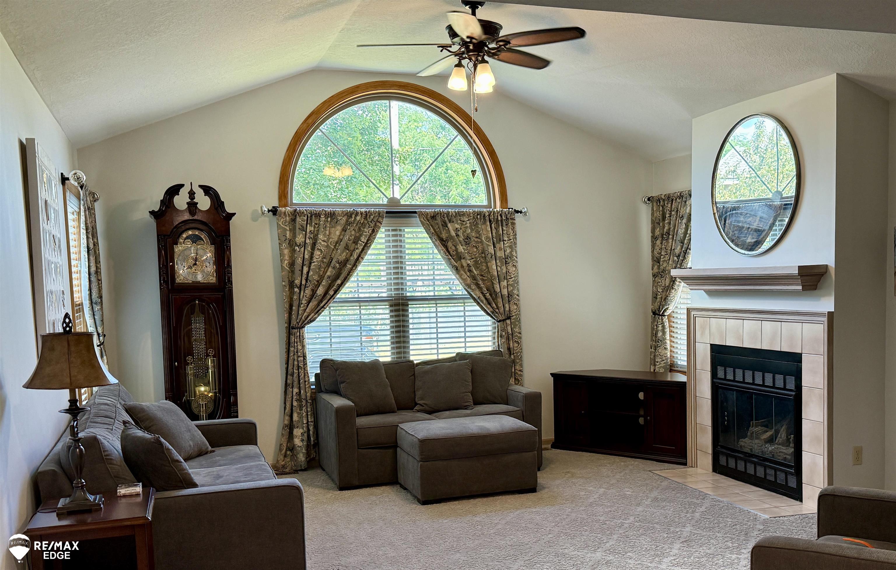 2nd image of 662 Perry Creek Dr, Grand Blanc, MI 48439 | MLS# 5050216706