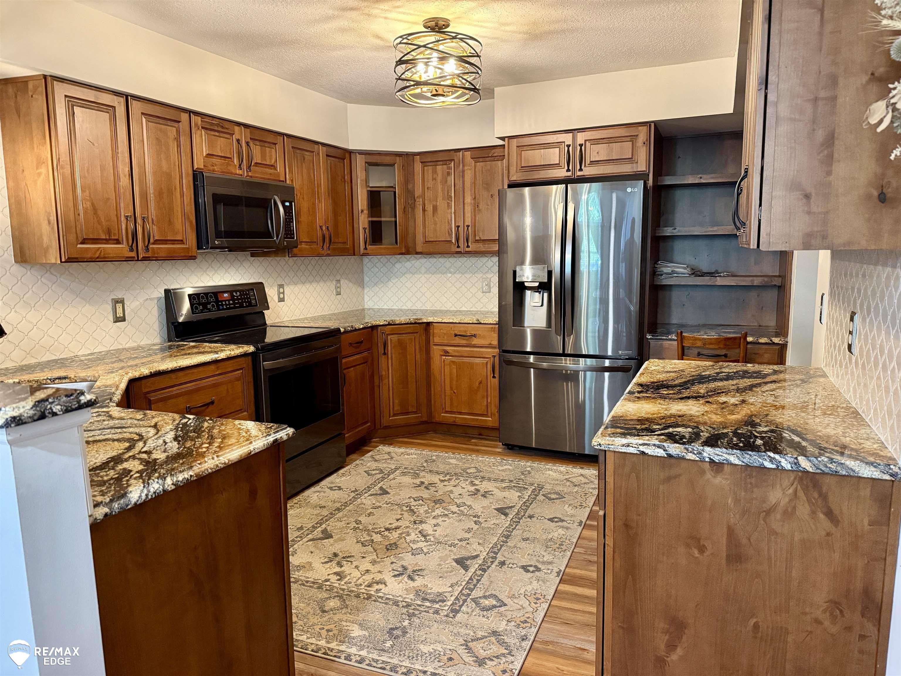 3rd image of 662 Perry Creek Dr, Grand Blanc, MI 48439 | MLS# 5050216706