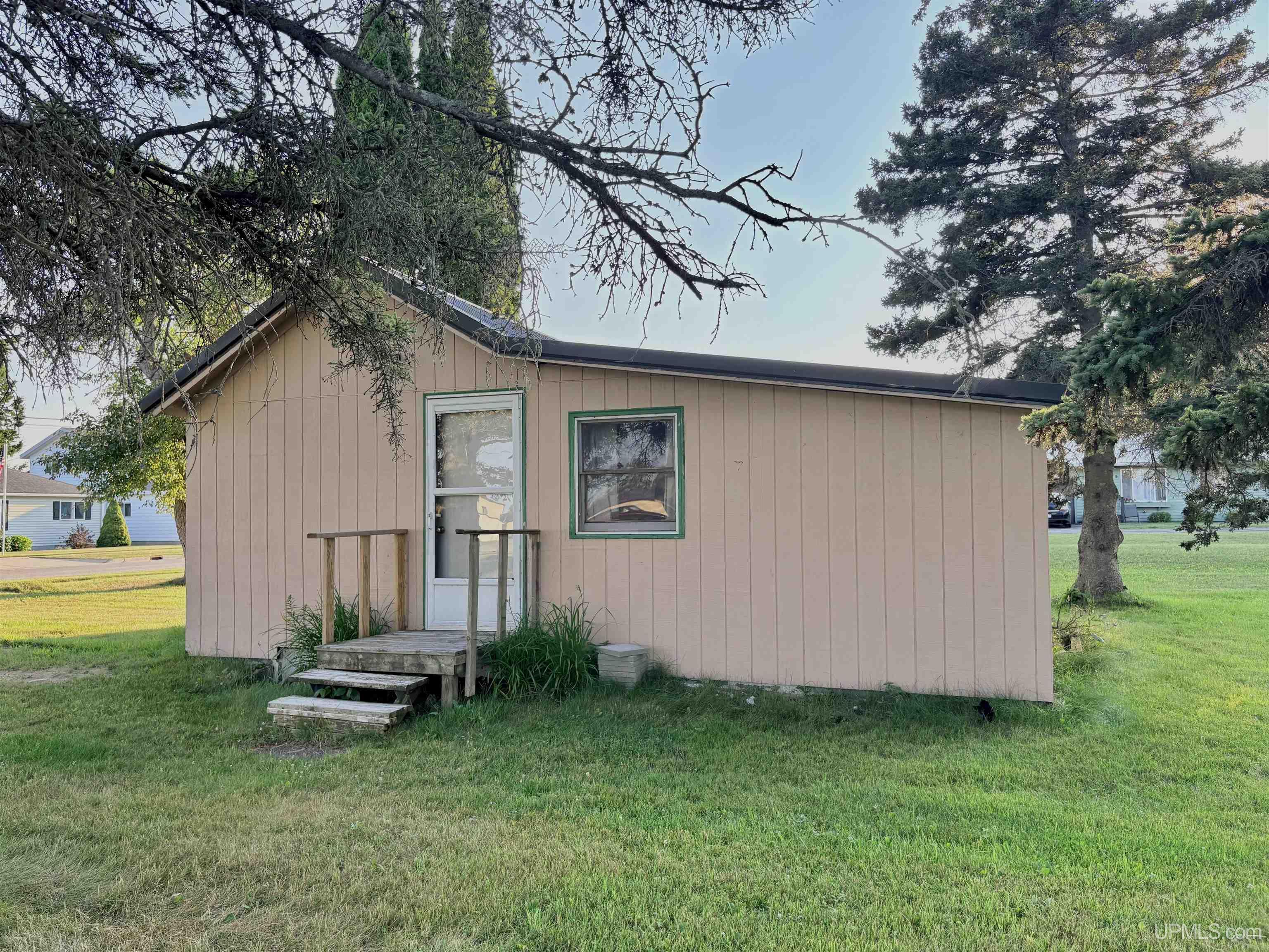 3rd image of 830 Garden Ave, Manistique, MI 49854 | MLS# 50216760