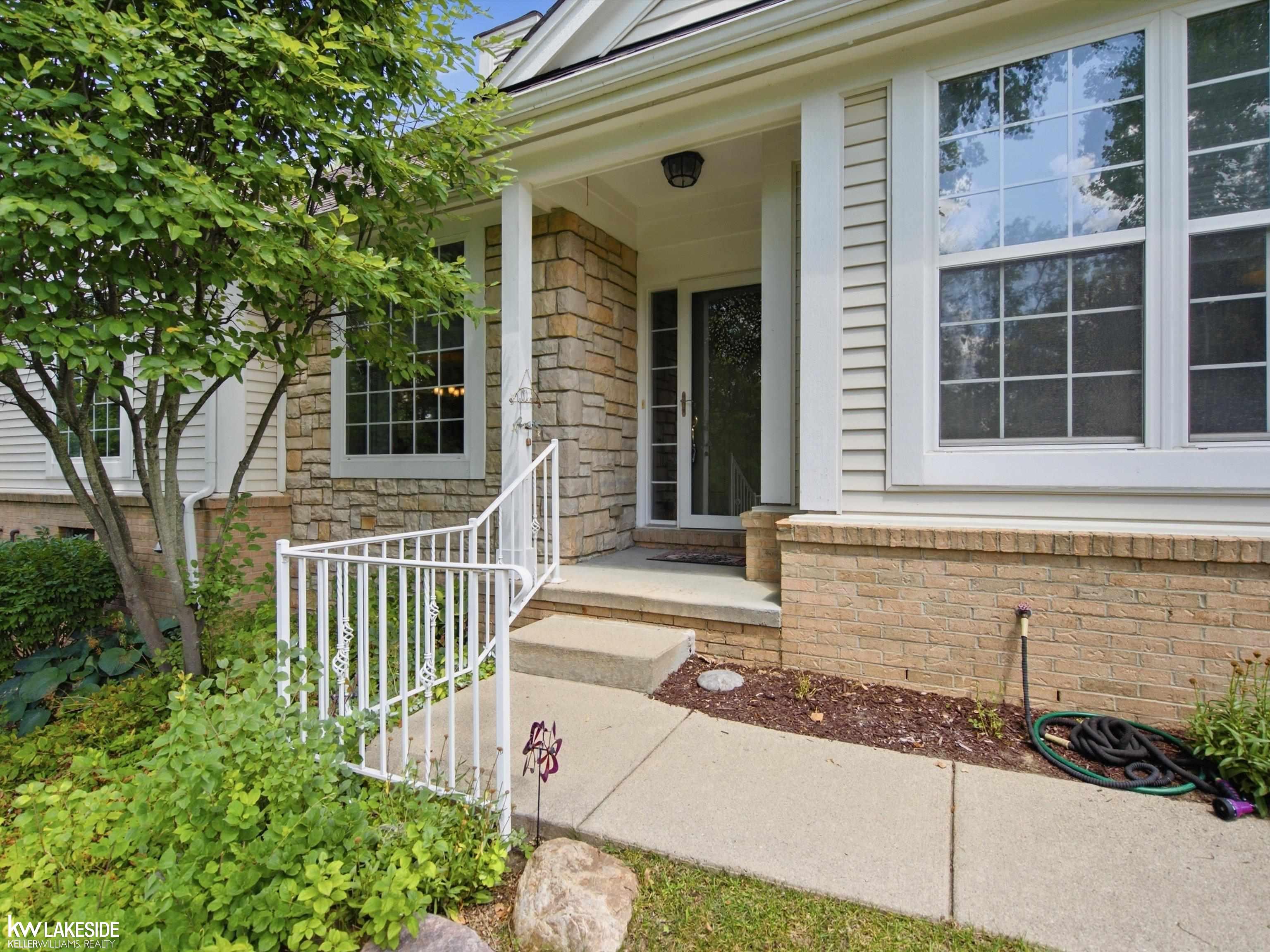 3rd image of 5721 Pinecroft Ct, Clarkston, MI 48346 | MLS# 50216794