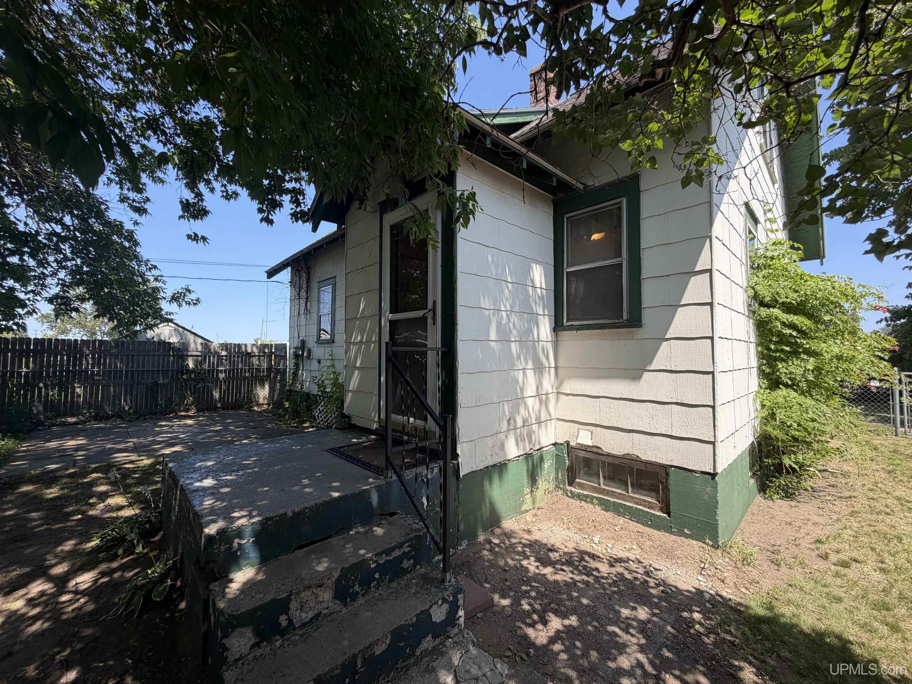 4th image of 1225 Washington Ave, Escanaba, MI 49829 | MLS# 50216813