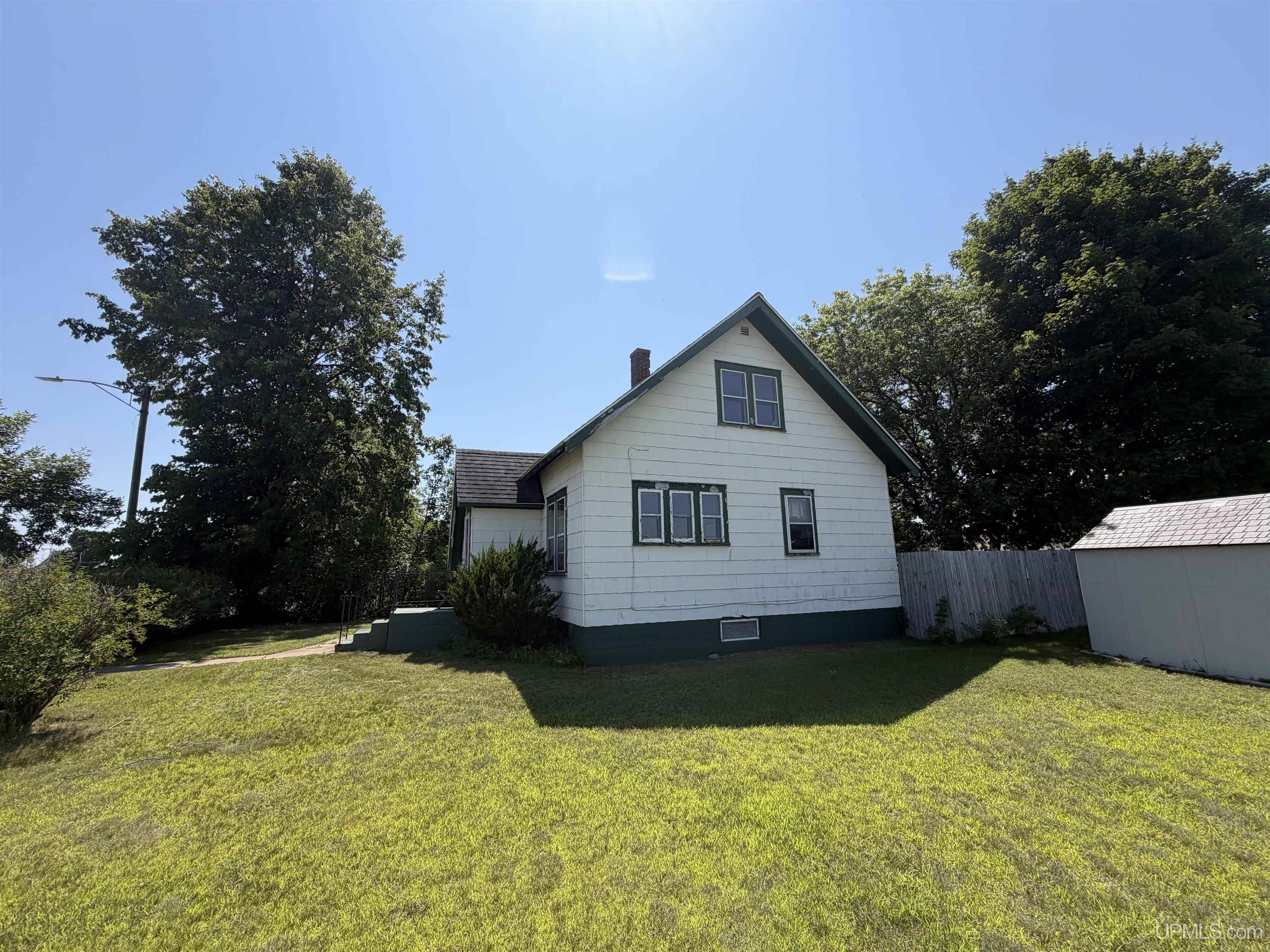 5th image of 1225 Washington Ave, Escanaba, MI 49829 | MLS# 50216813