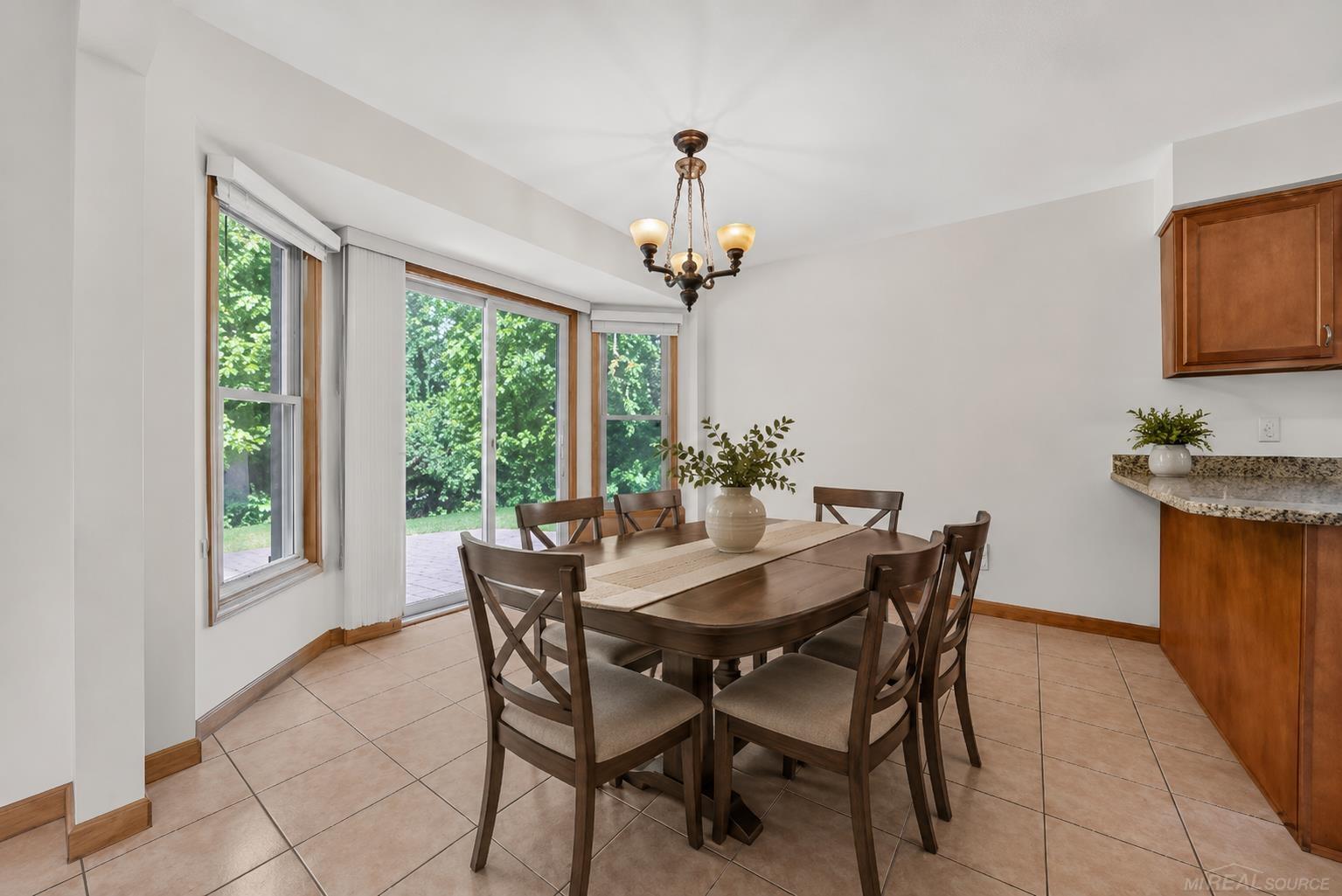 3rd image of 40219 Denbigh Dr, Sterling Heights, MI 48310 | MLS# 50216928