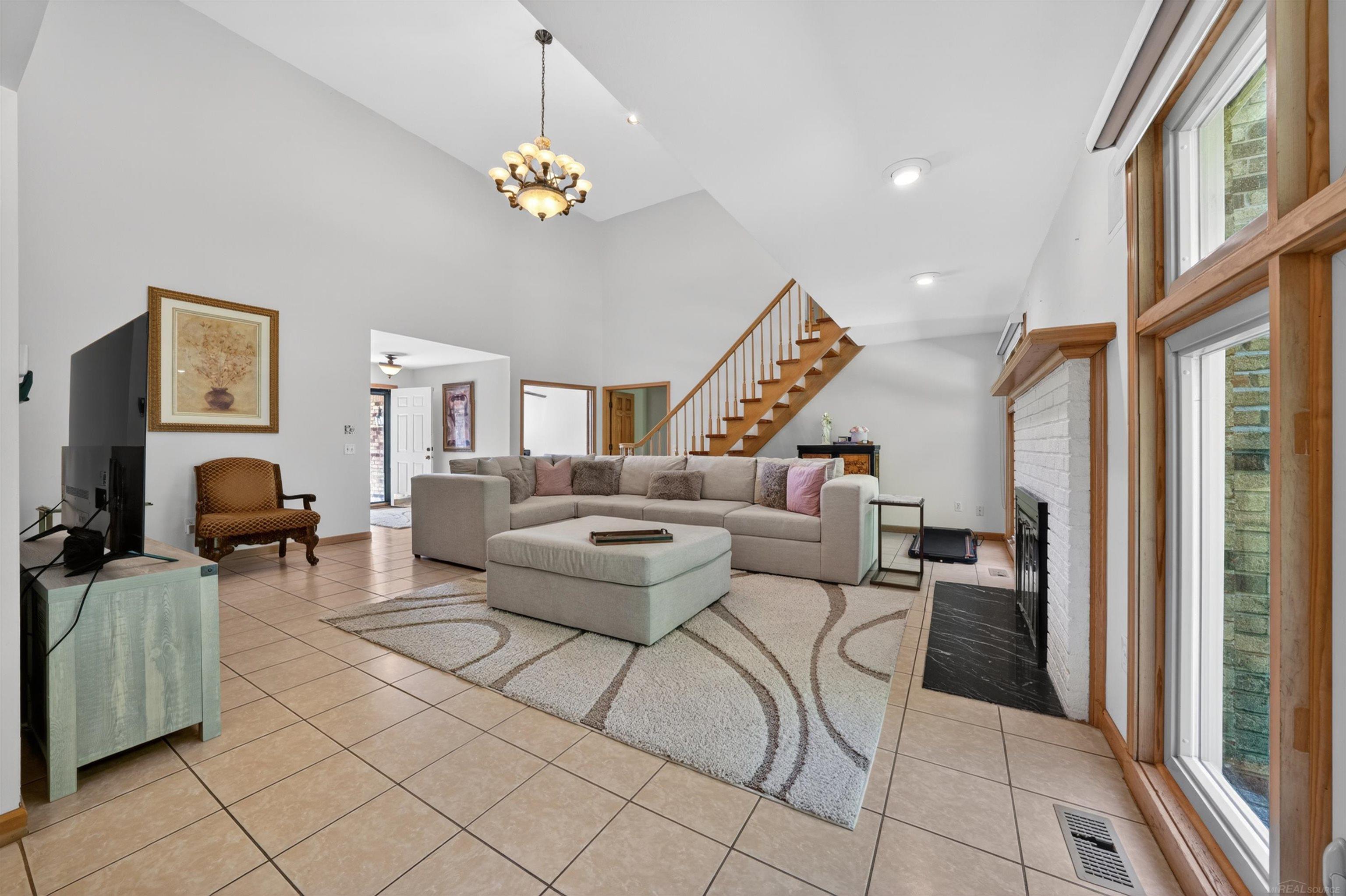 5th image of 40219 Denbigh Dr, Sterling Heights, MI 48310 | MLS# 50216928
