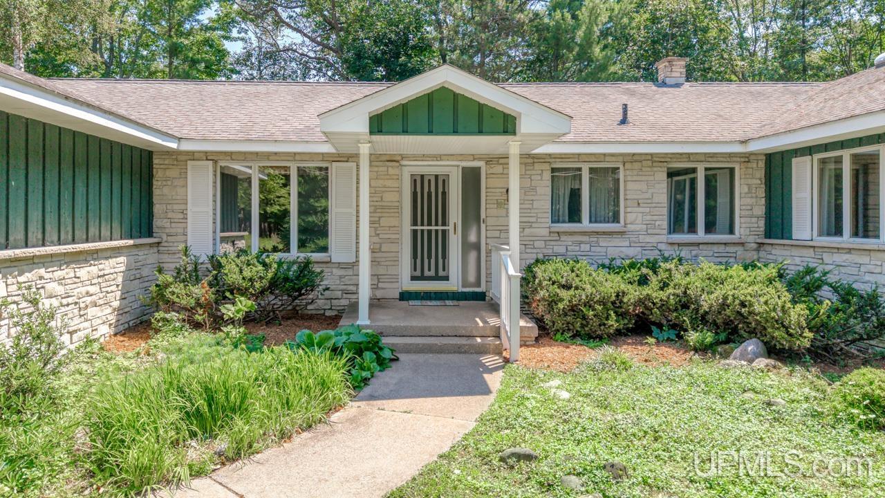 3rd image of 709 Loueda Ave, Gladstone, MI 49837 | MLS# 50216937