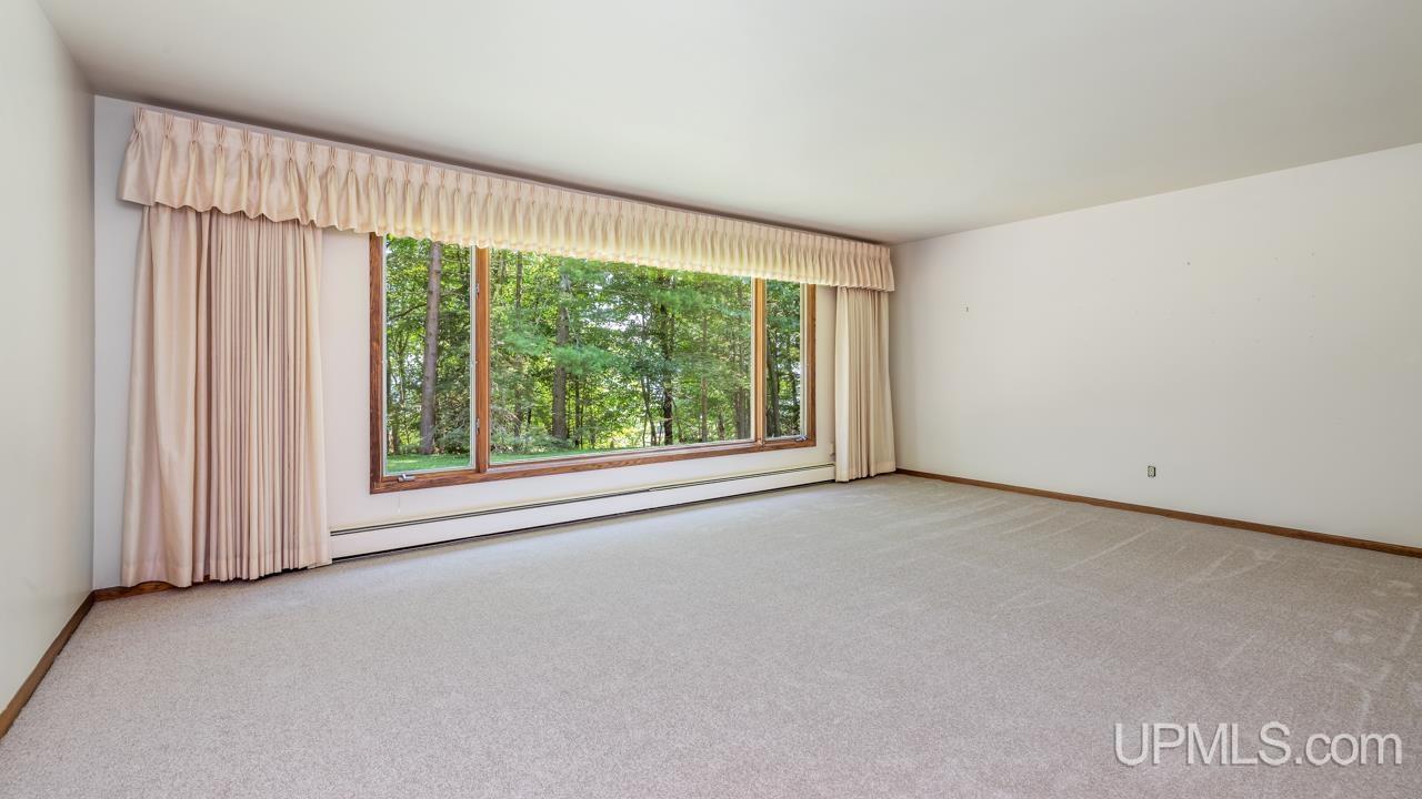 5th image of 709 Loueda Ave, Gladstone, MI 49837 | MLS# 50216937