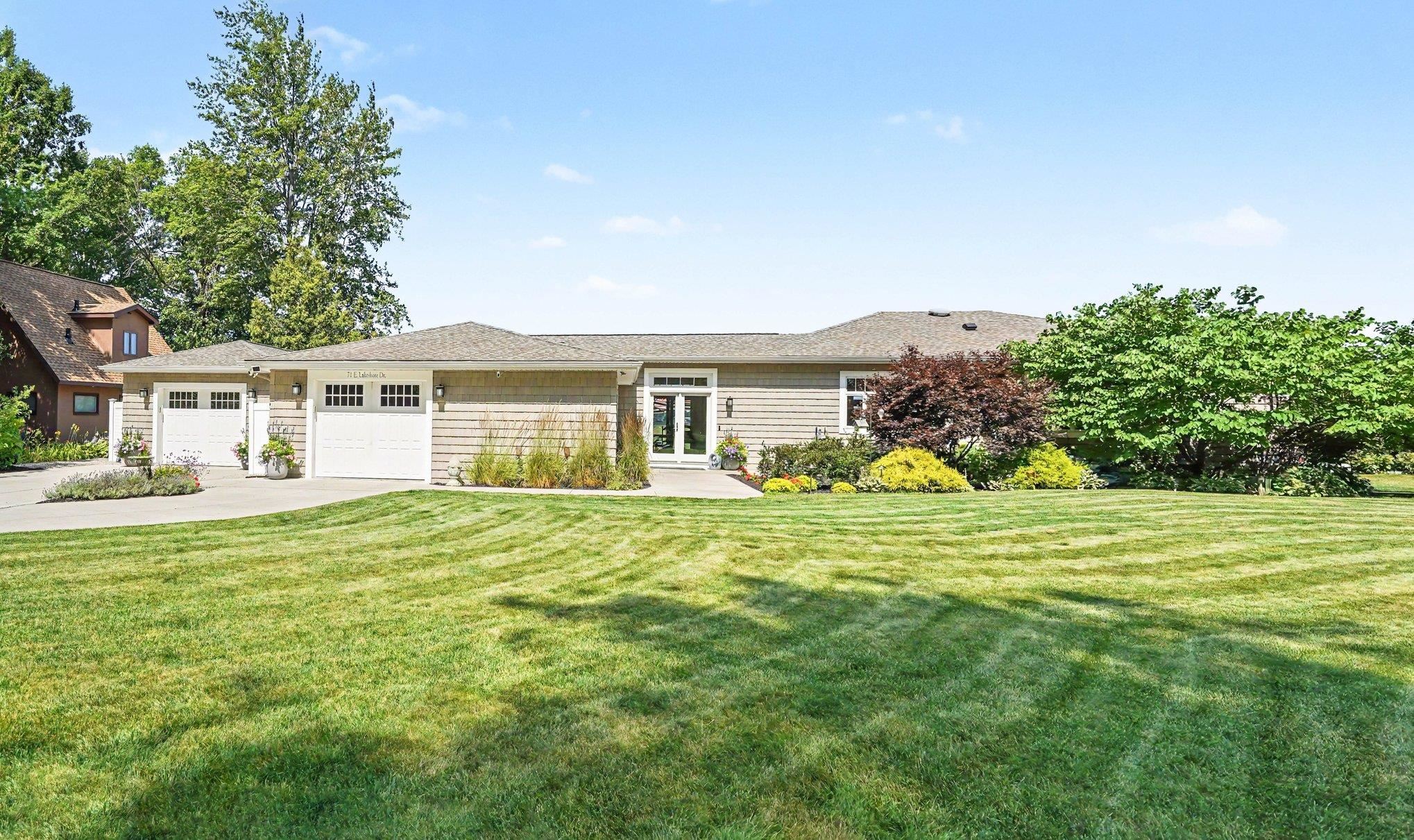 3rd image of 71 E Lakeshore Dr, Hope, MI 48628 | MLS# 50216943